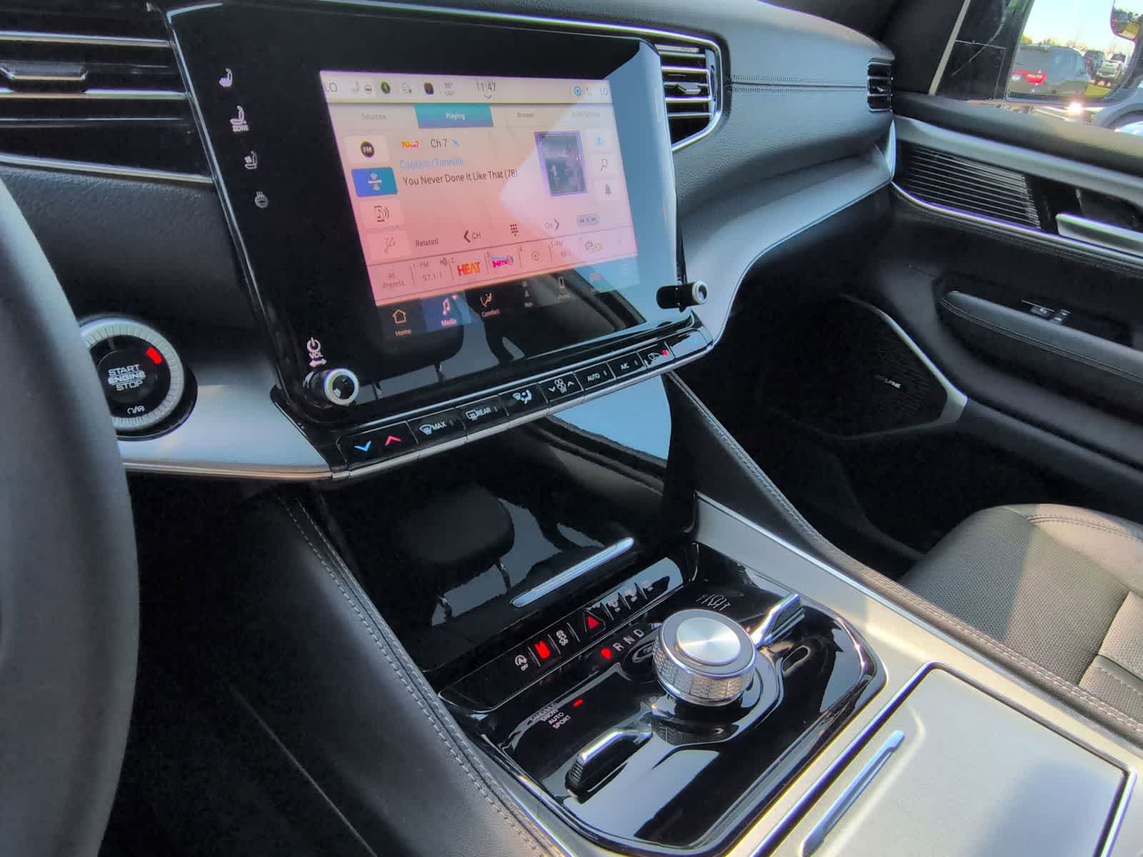 Thumbnail: 2024 Jeep Wagoneer - 29