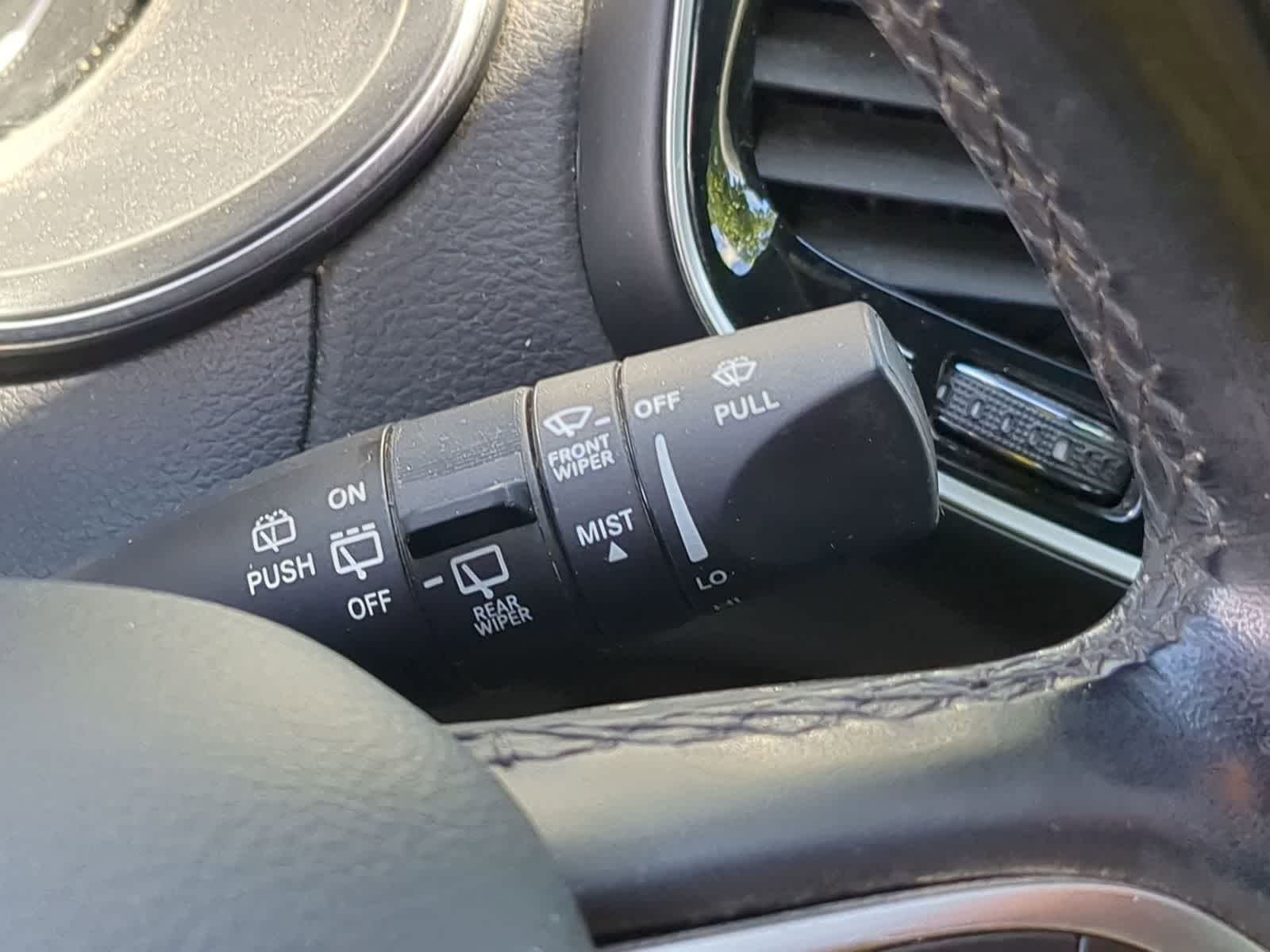 Thumbnail: 2020 Jeep Cherokee - 25
