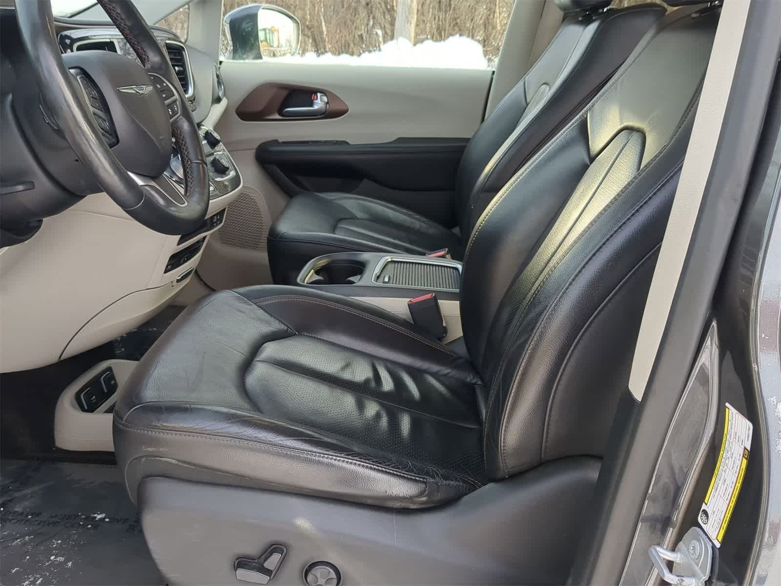 Thumbnail: 2017 Chrysler Pacifica - 23