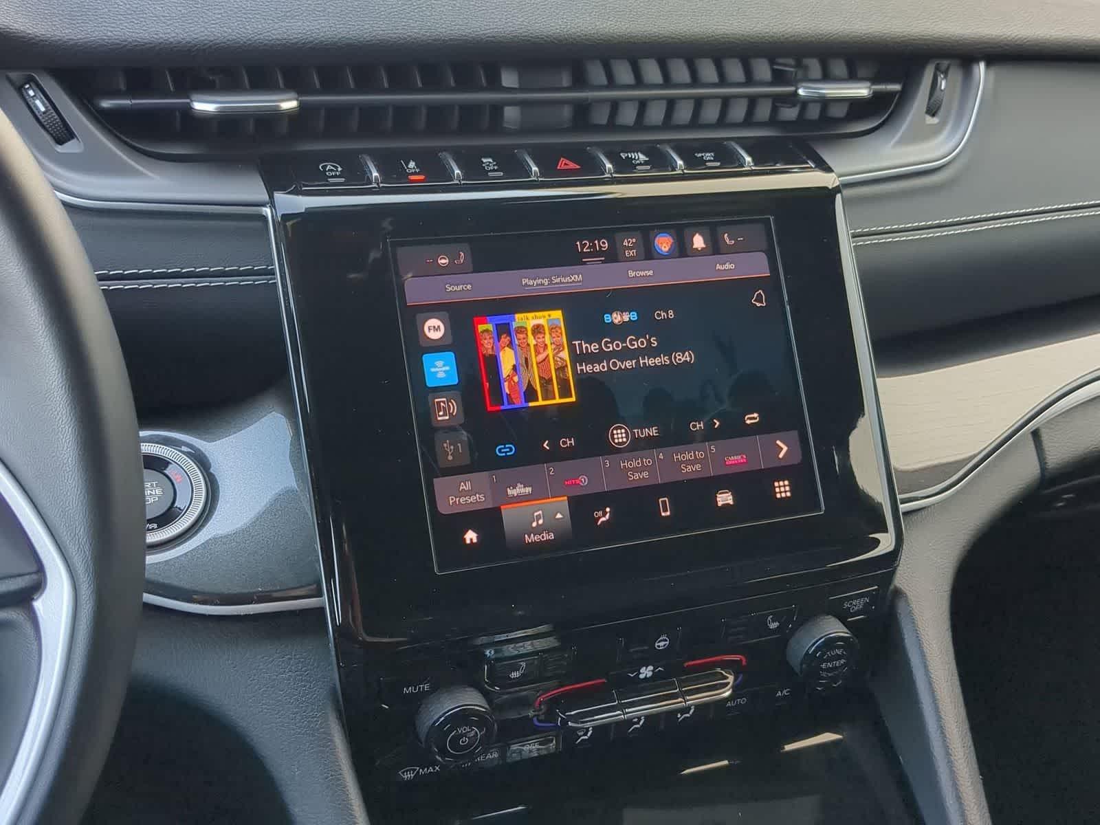 Thumbnail: 2022 Jeep Grand Cherokee L - 27