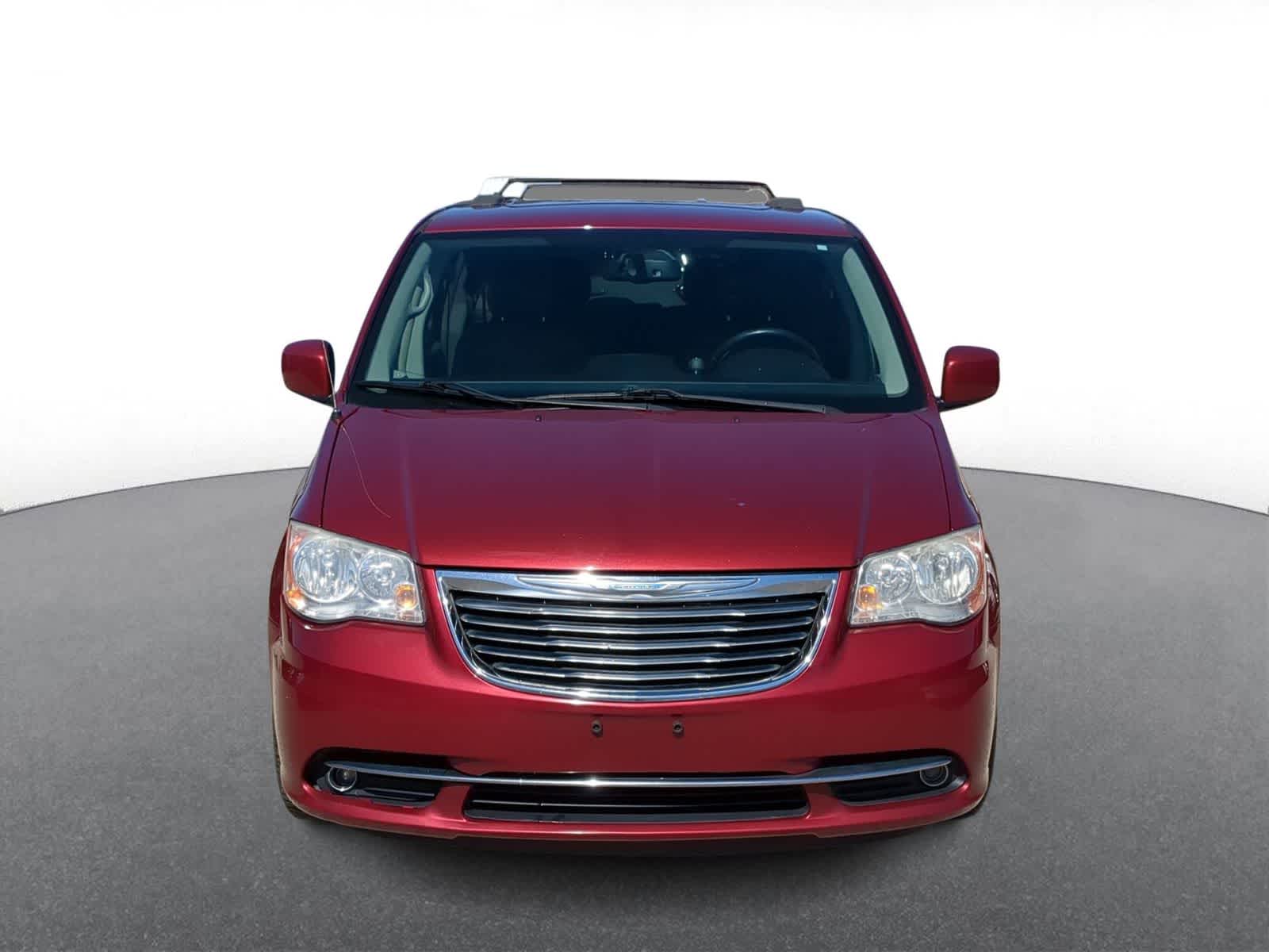 Thumbnail: 2014 Chrysler Town & Country - 3
