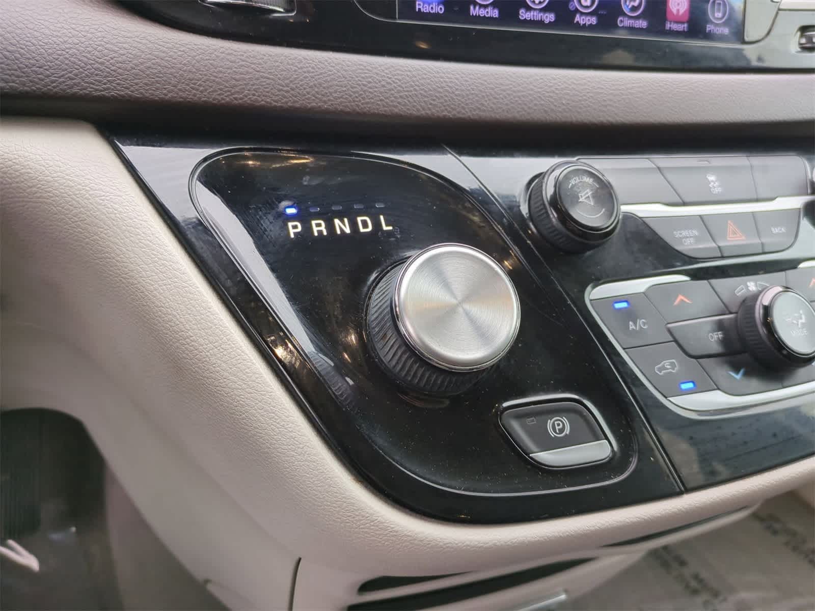 Thumbnail: 2017 Chrysler Pacifica - 31