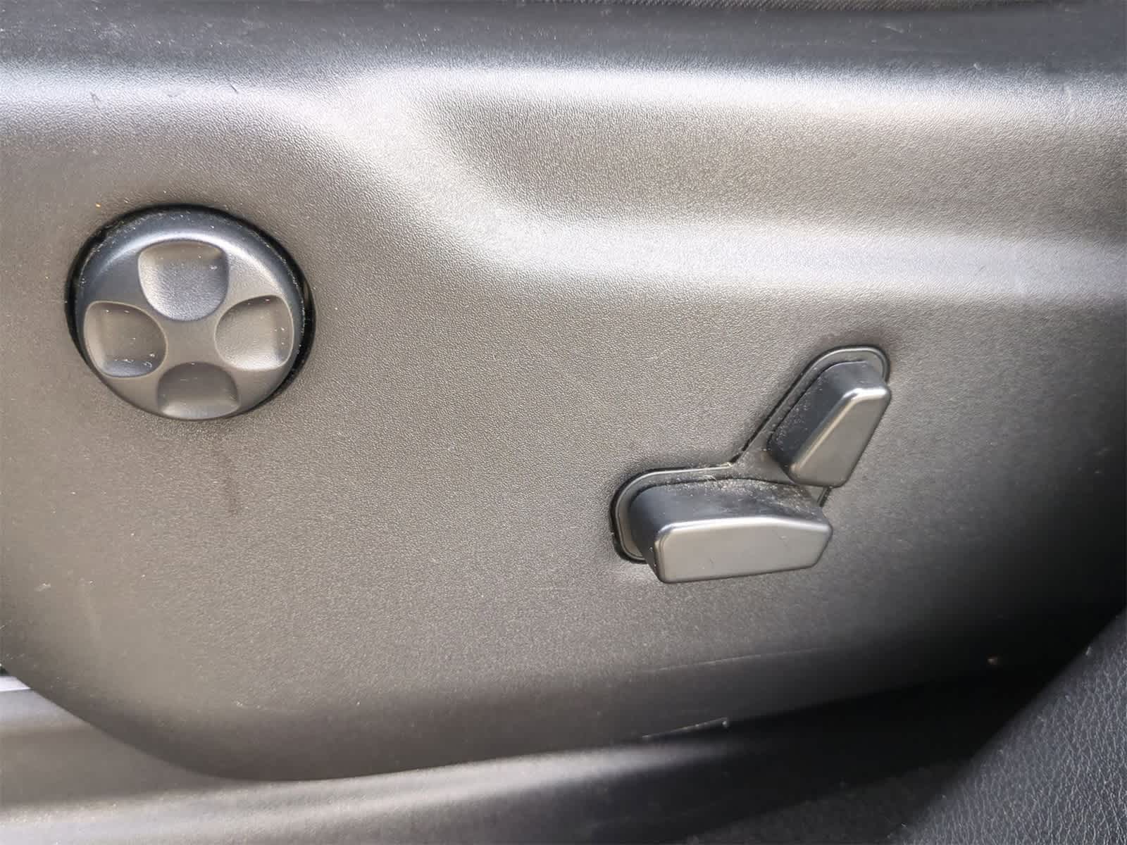 Thumbnail: 2021 Jeep Grand Cherokee - 24