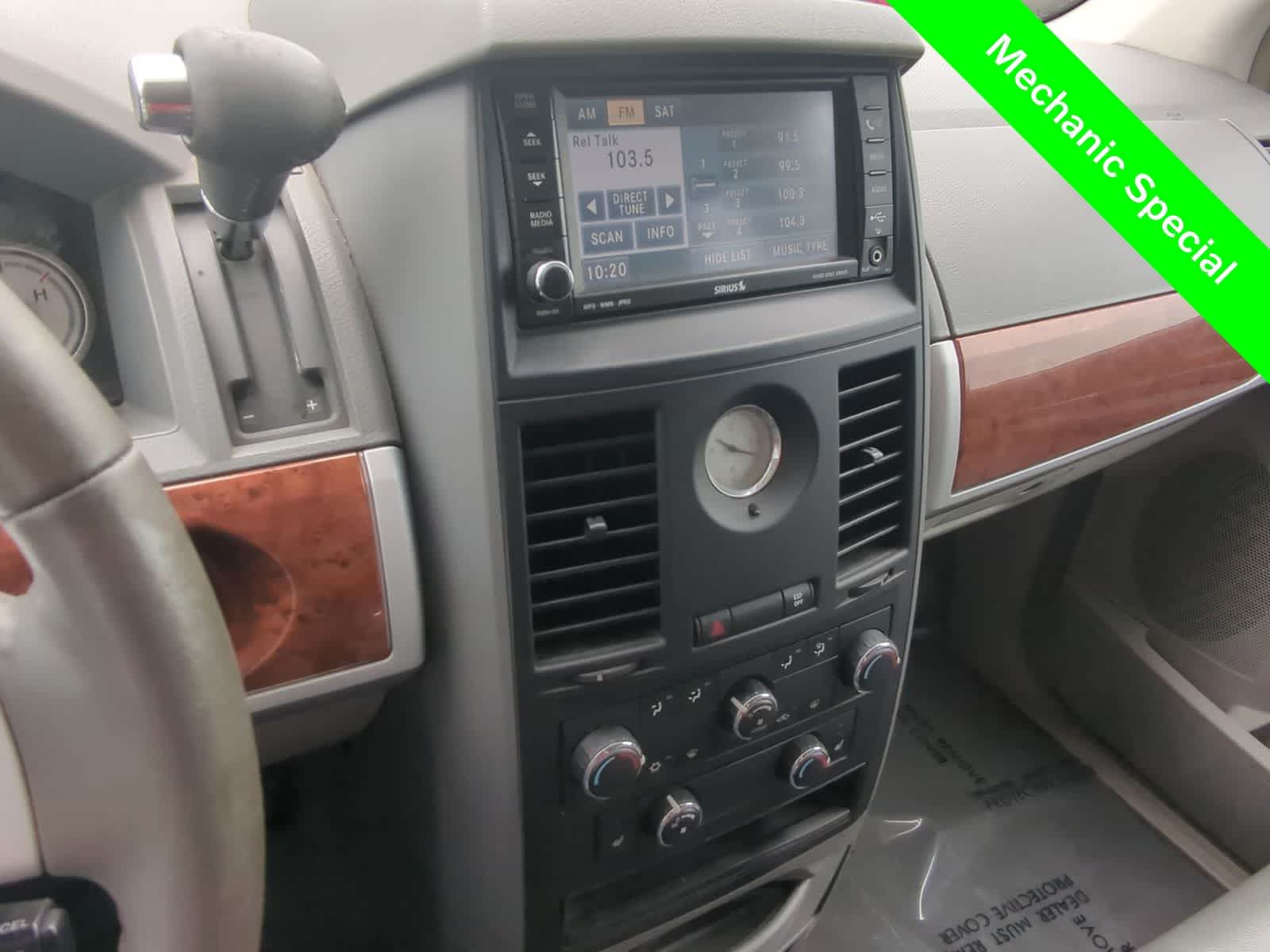 Thumbnail: 2008 Chrysler Town & Country - 24