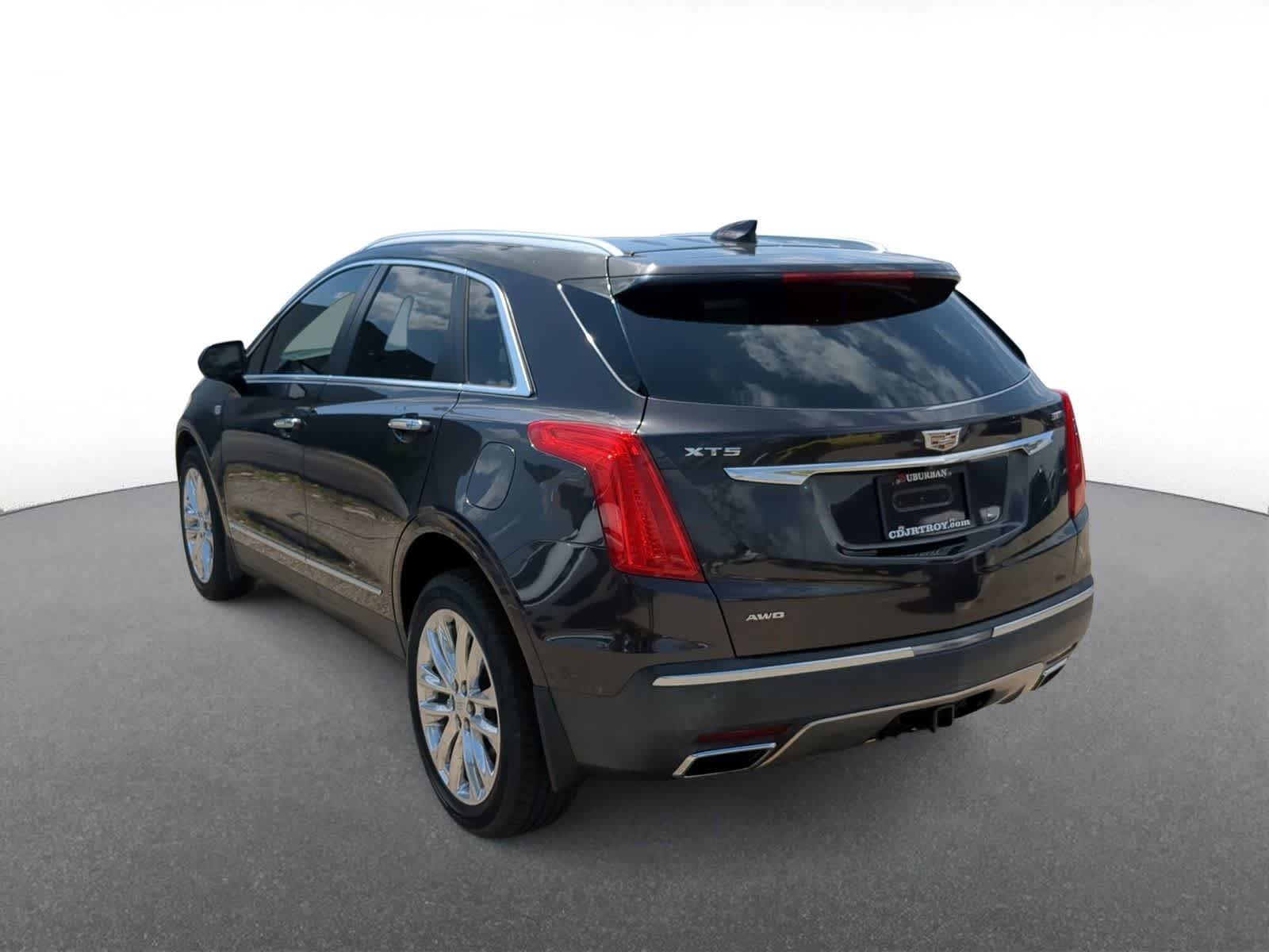 Thumbnail: 2017 Cadillac XT5 - 6
