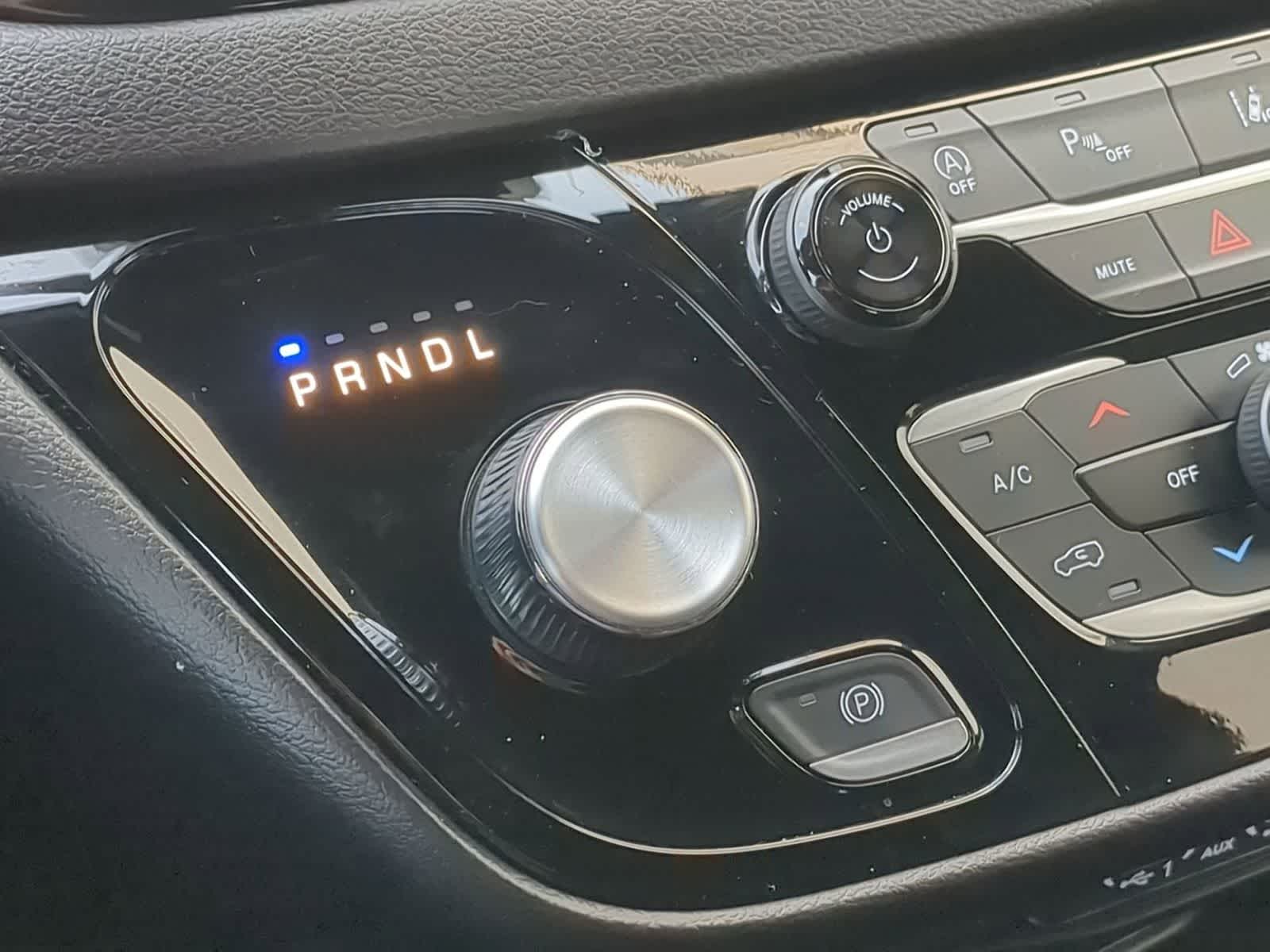 Thumbnail: 2025 Chrysler Voyager - 30