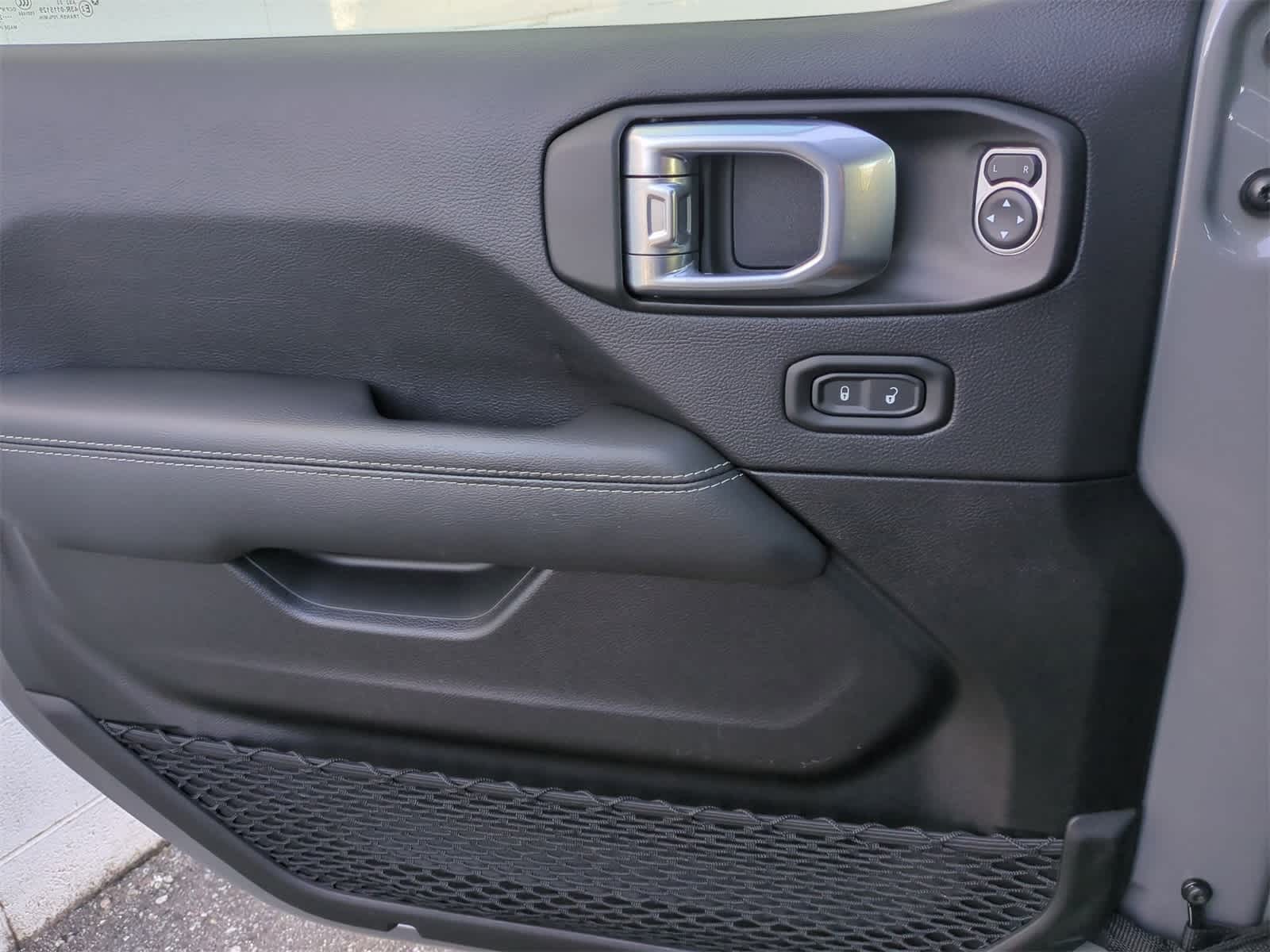 Thumbnail: 2022 Jeep Wrangler - 29