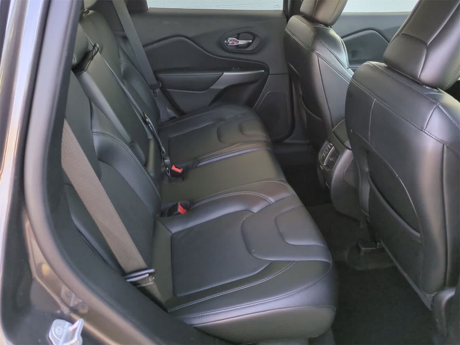 Thumbnail: 2021 Jeep Cherokee - 20