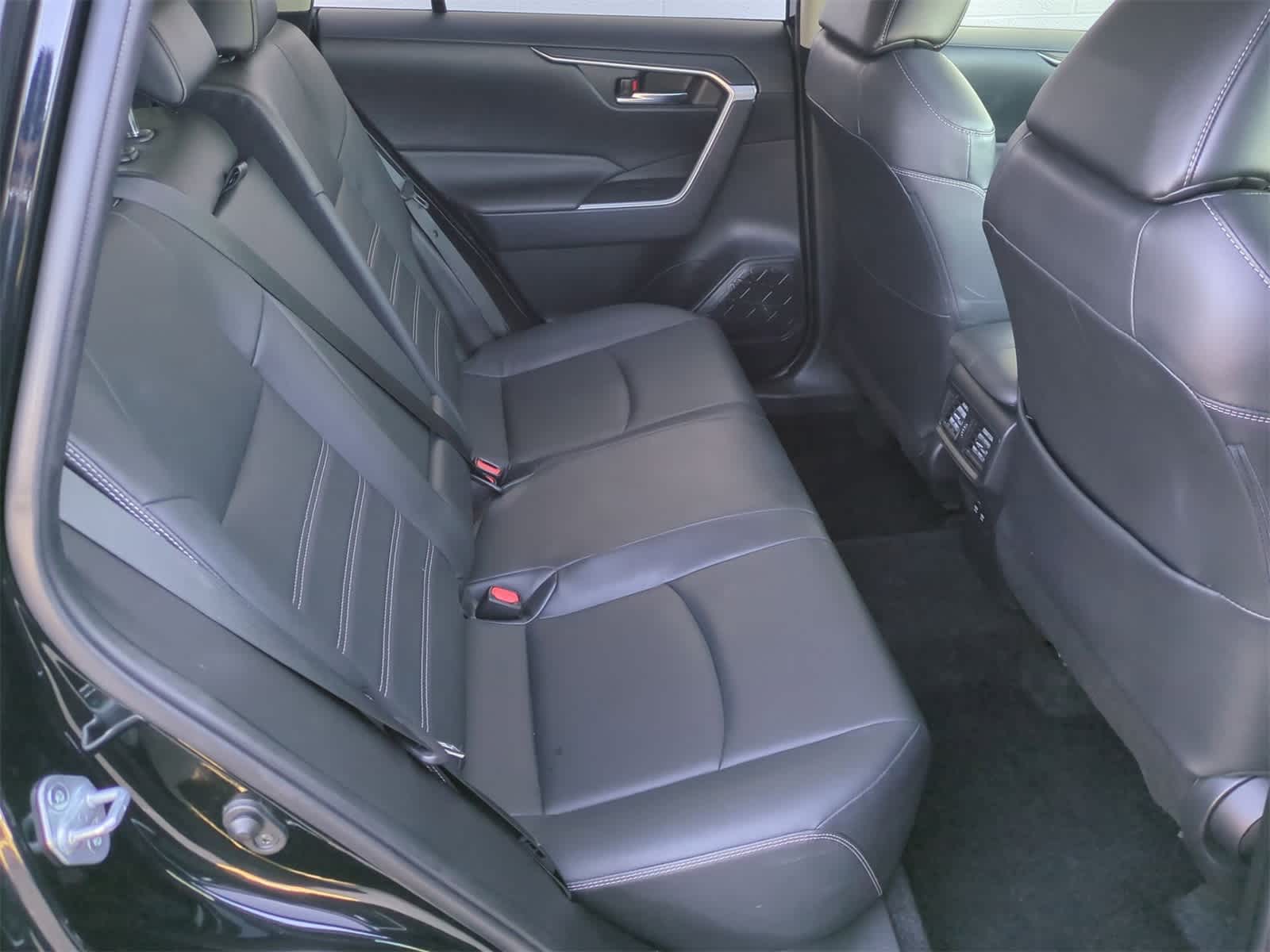 Thumbnail: 2019 Toyota RAV4 - 21