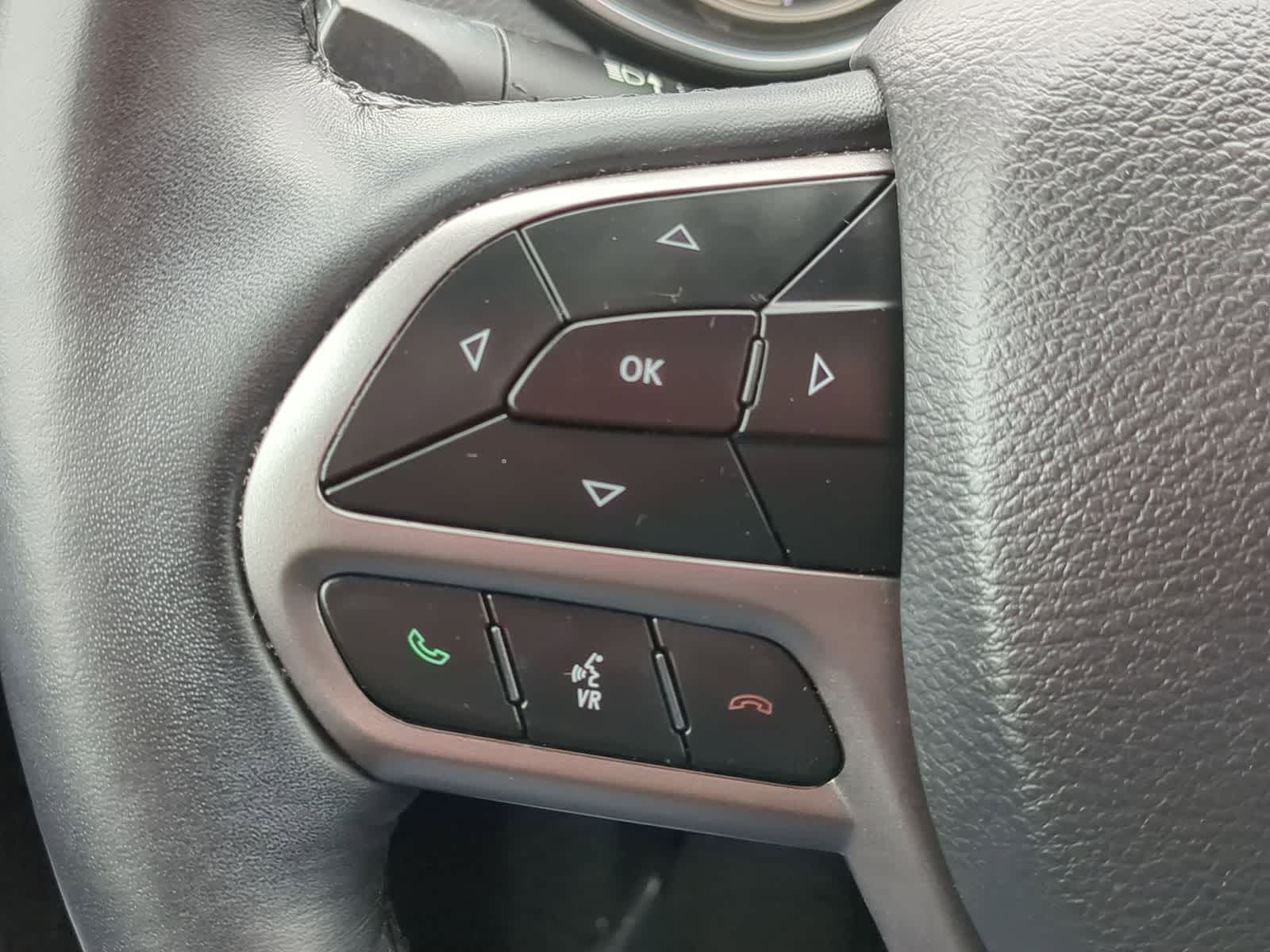 Thumbnail: 2019 Jeep Cherokee - 23