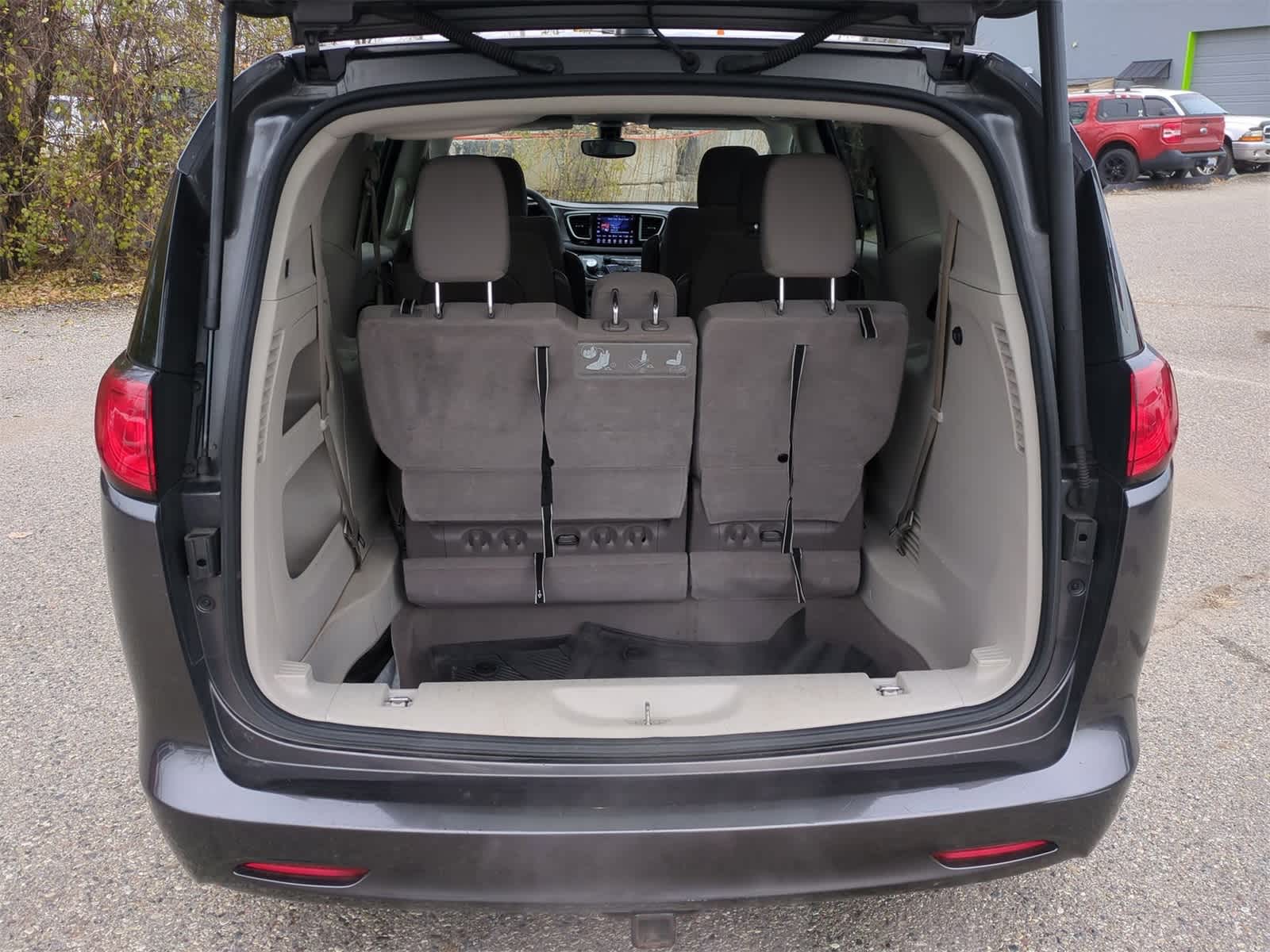 Thumbnail: 2017 Chrysler Pacifica - 33