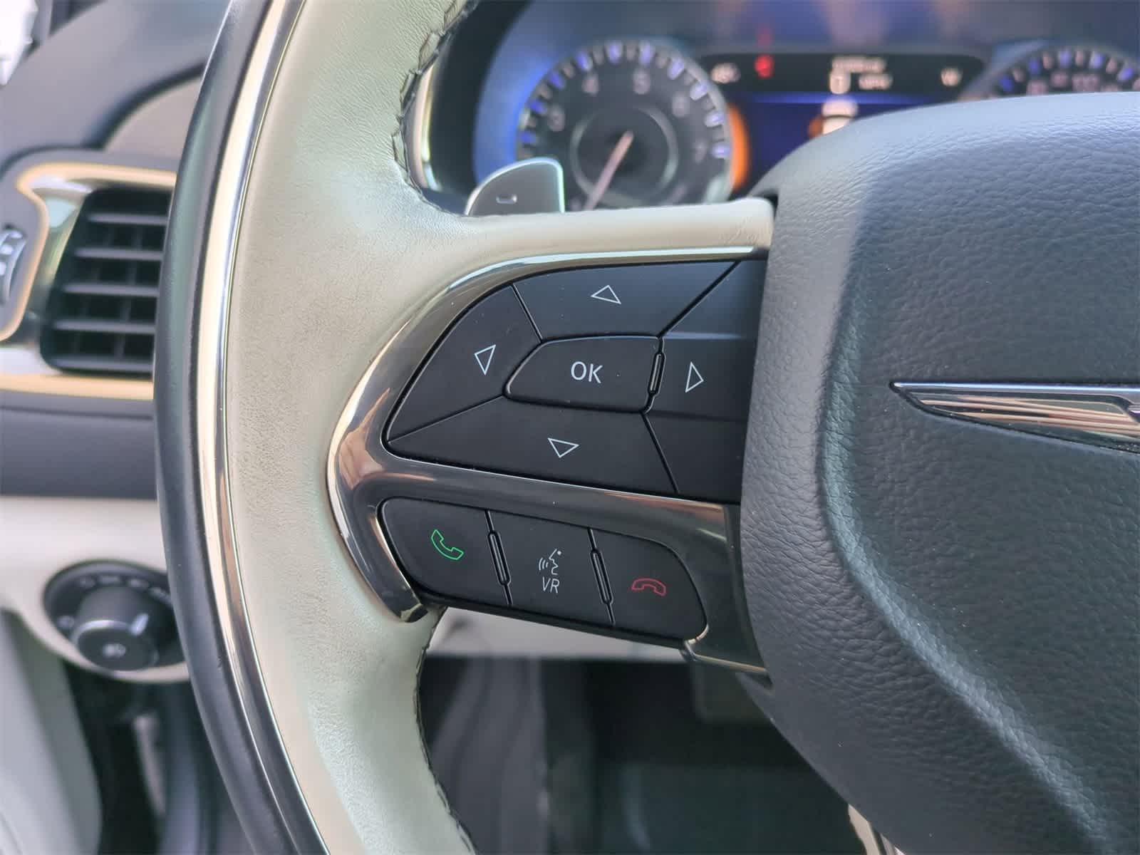 Thumbnail: 2015 Chrysler 200 - 23