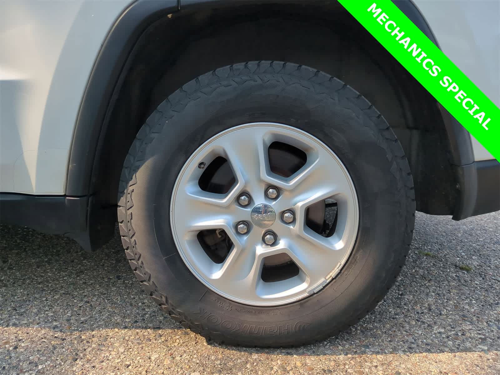 Thumbnail: 2014 Jeep Grand Cherokee - 13