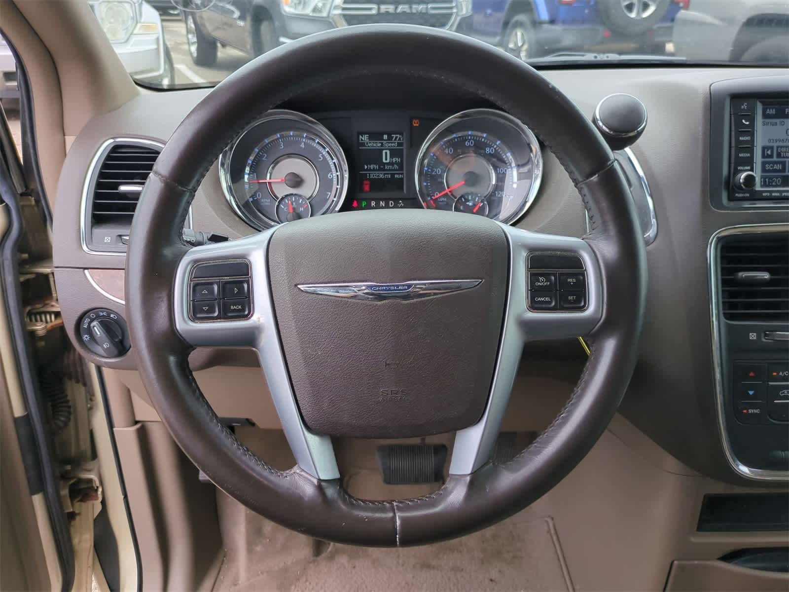 Thumbnail: 2011 Chrysler Town & Country - 19