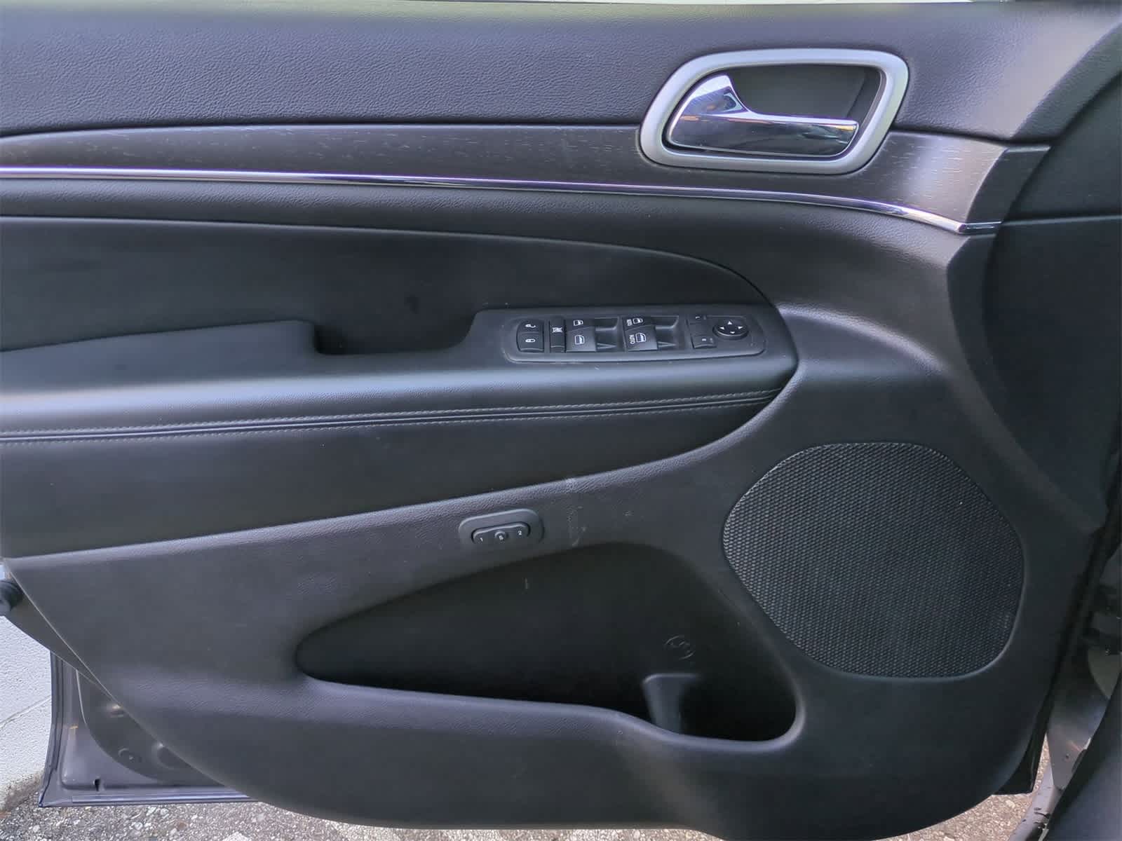 Thumbnail: 2018 Jeep Grand Cherokee - 30