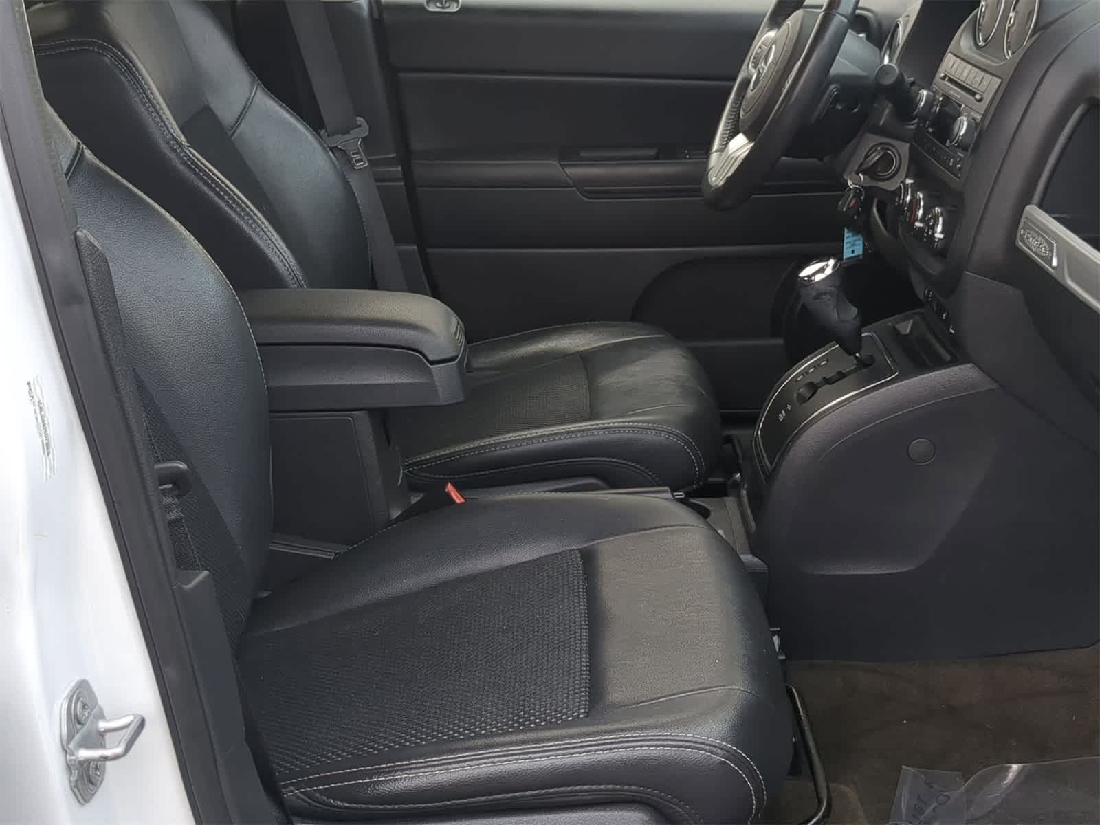 Thumbnail: 2016 Jeep Compass - 28