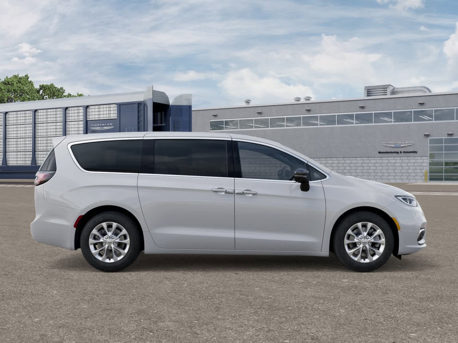 Thumbnail: 2026 Chrysler Pacifica - 21