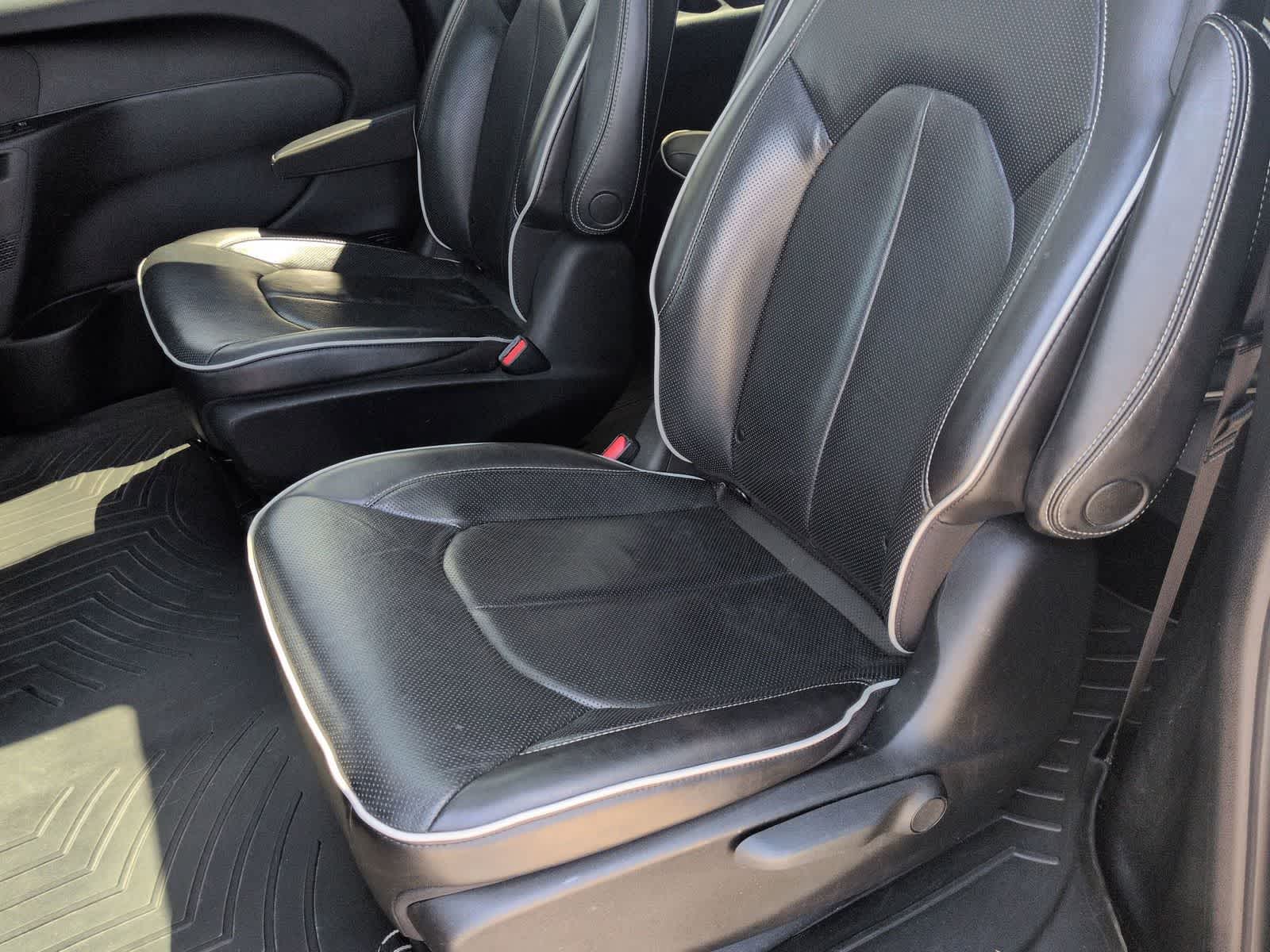 Thumbnail: 2021 Chrysler Pacifica - 21
