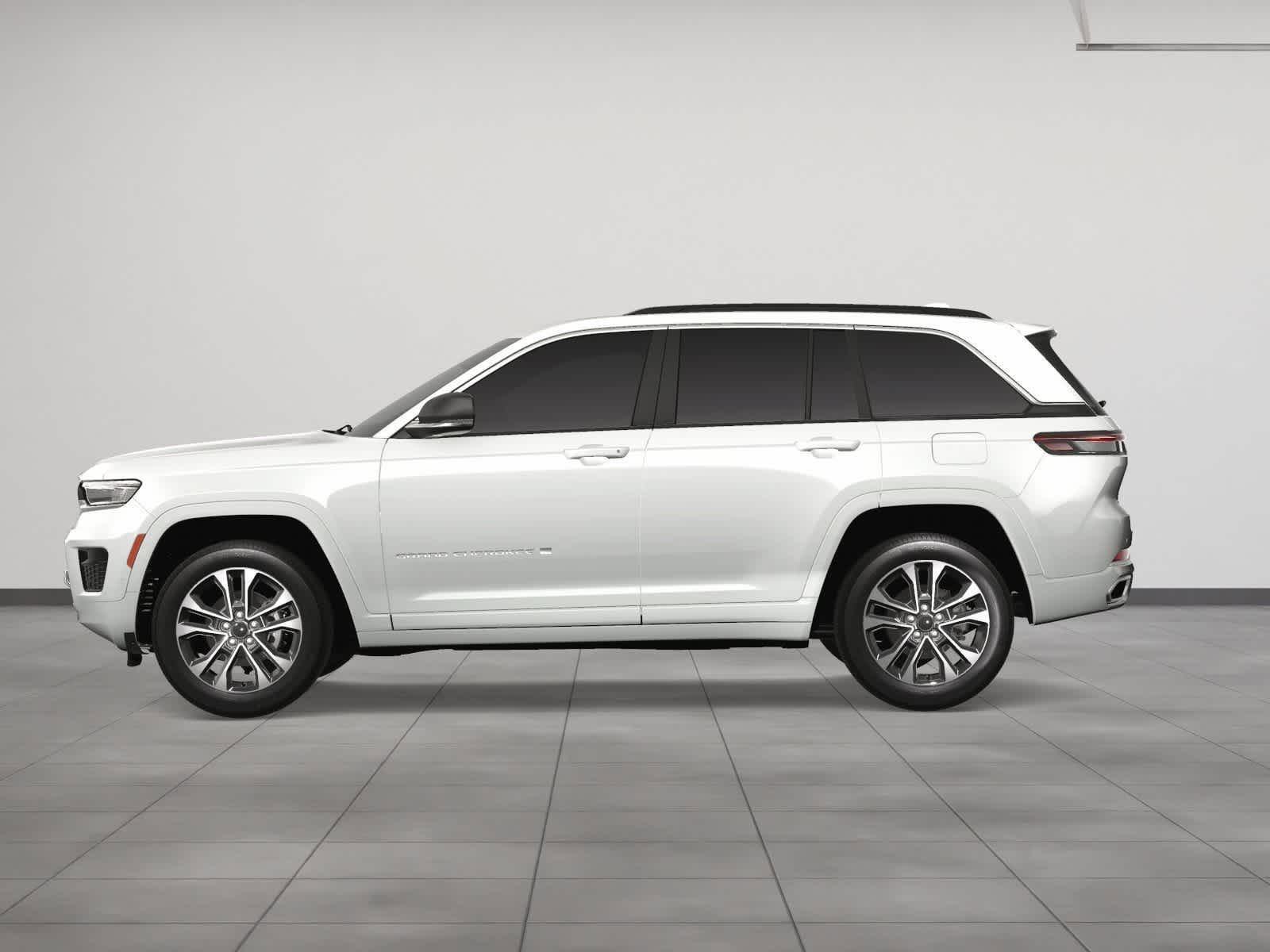 2025 Jeep Grand Cherokee Overland photo 2