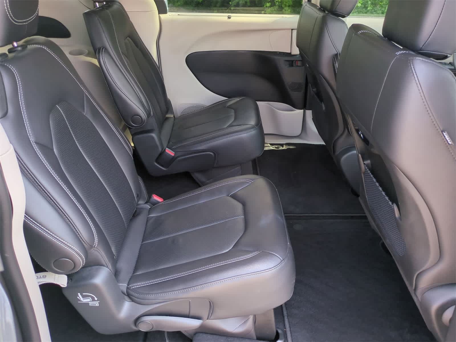 2022 Chrysler Pacifica Touring L 18