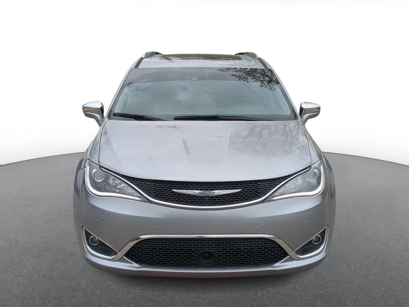Thumbnail: 2018 Chrysler Pacifica - 3