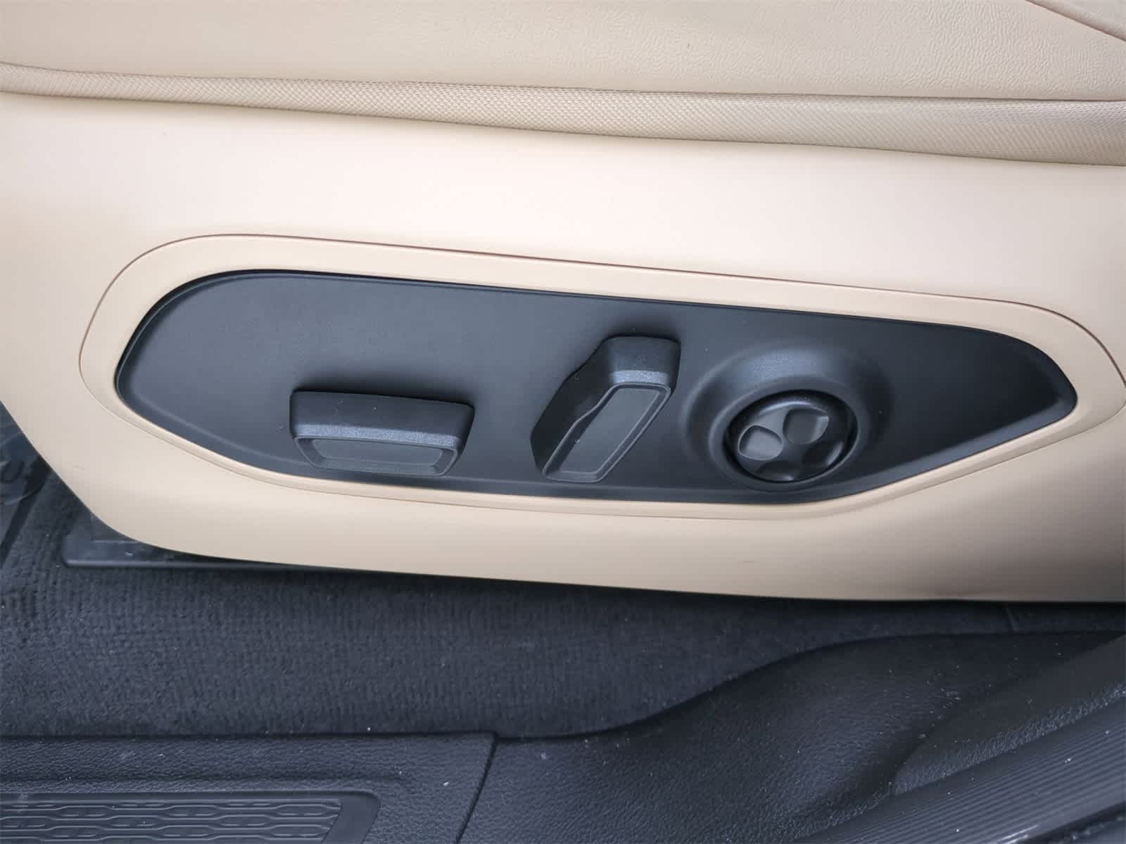 Thumbnail: 2023 Jeep Grand Cherokee - 17