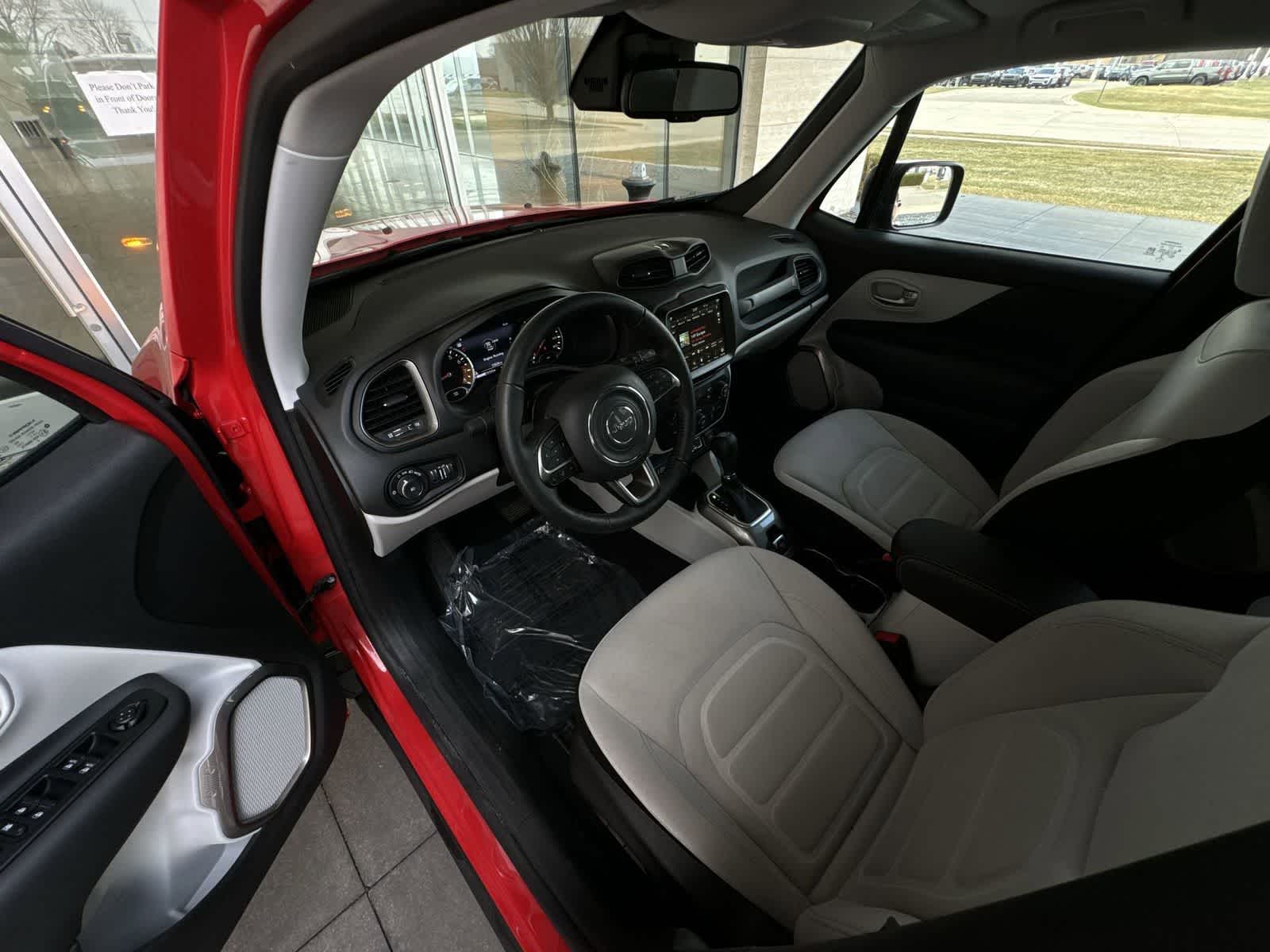 Thumbnail: 2022 Jeep Renegade - 10