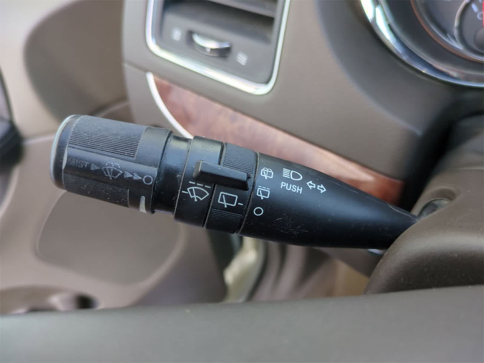 Thumbnail: 2011 Chrysler Town & Country - 25