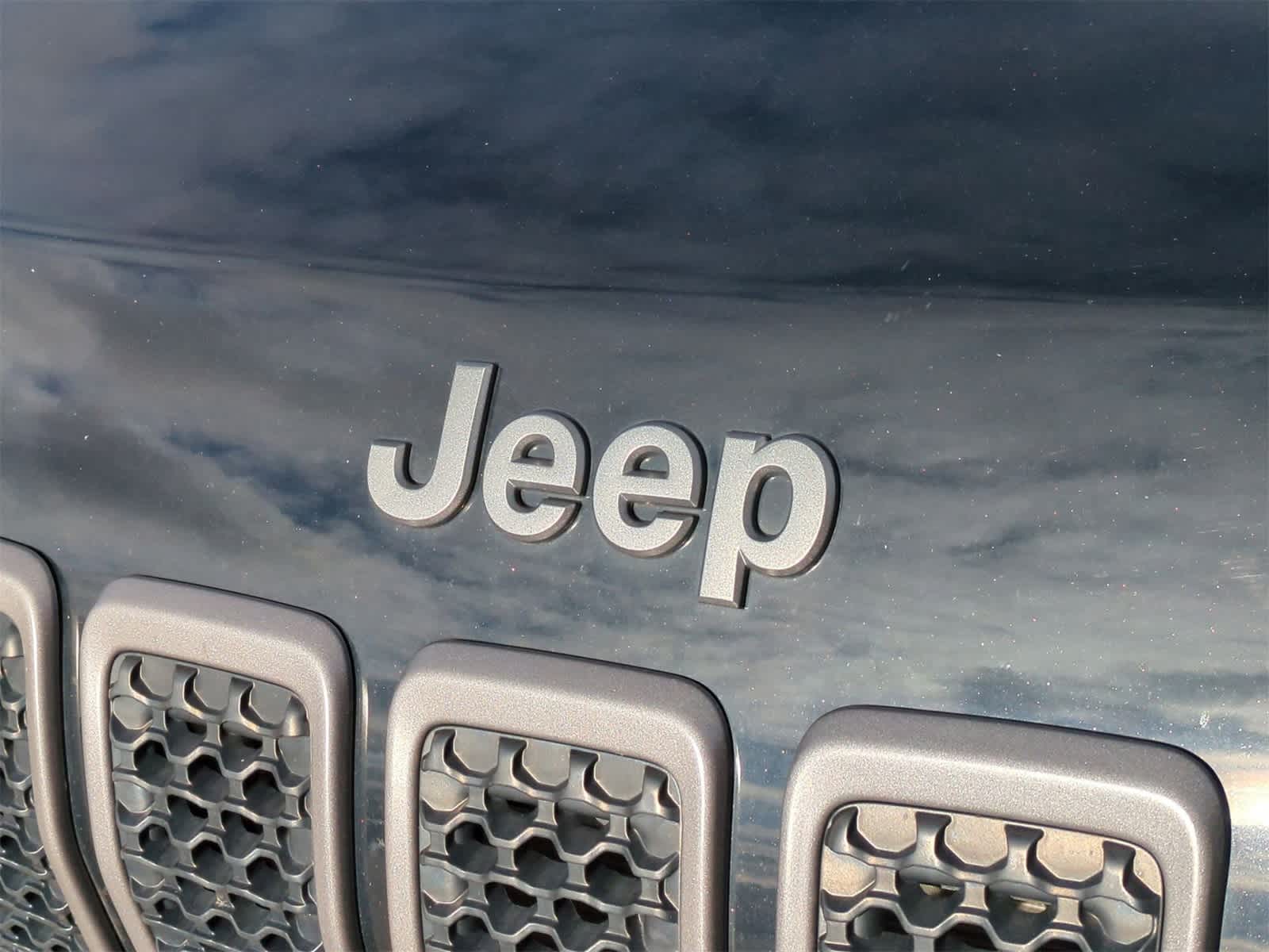 Thumbnail: 2019 Jeep Cherokee - 12