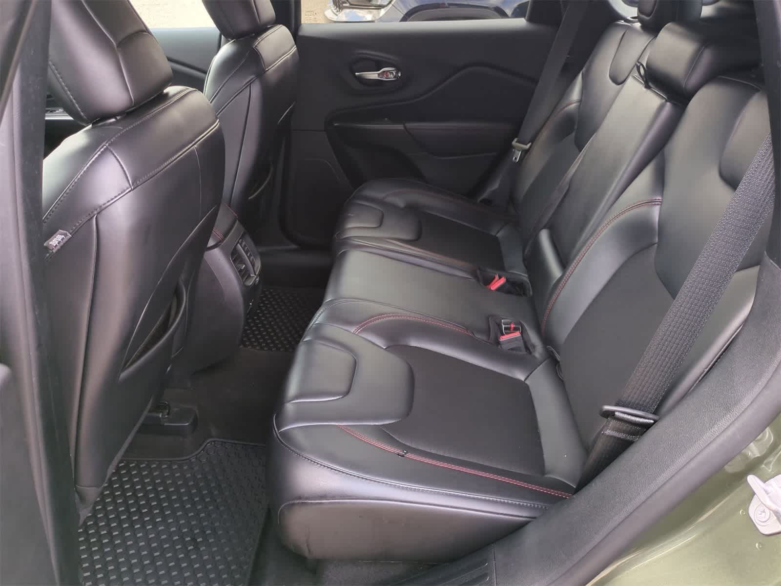 Thumbnail: 2020 Jeep Cherokee - 17
