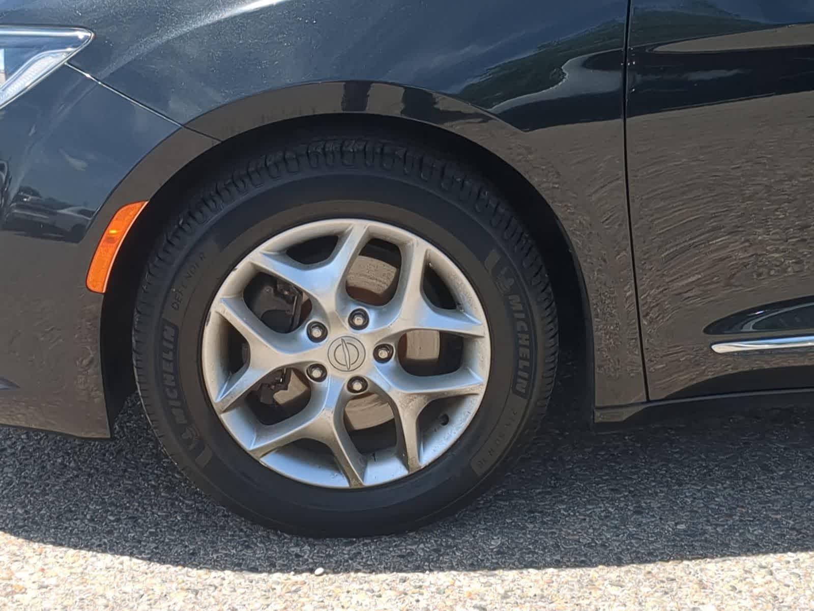 Thumbnail: 2017 Chrysler Pacifica - 14