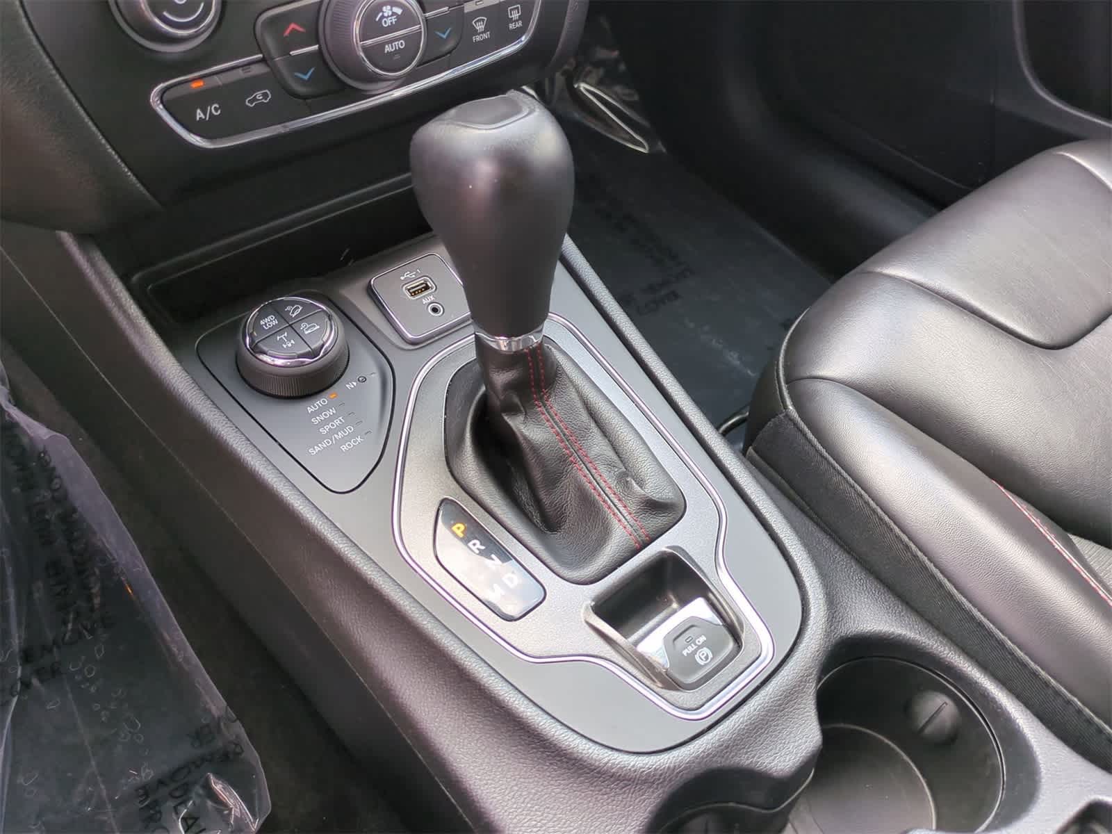 Thumbnail: 2020 Jeep Cherokee - 27
