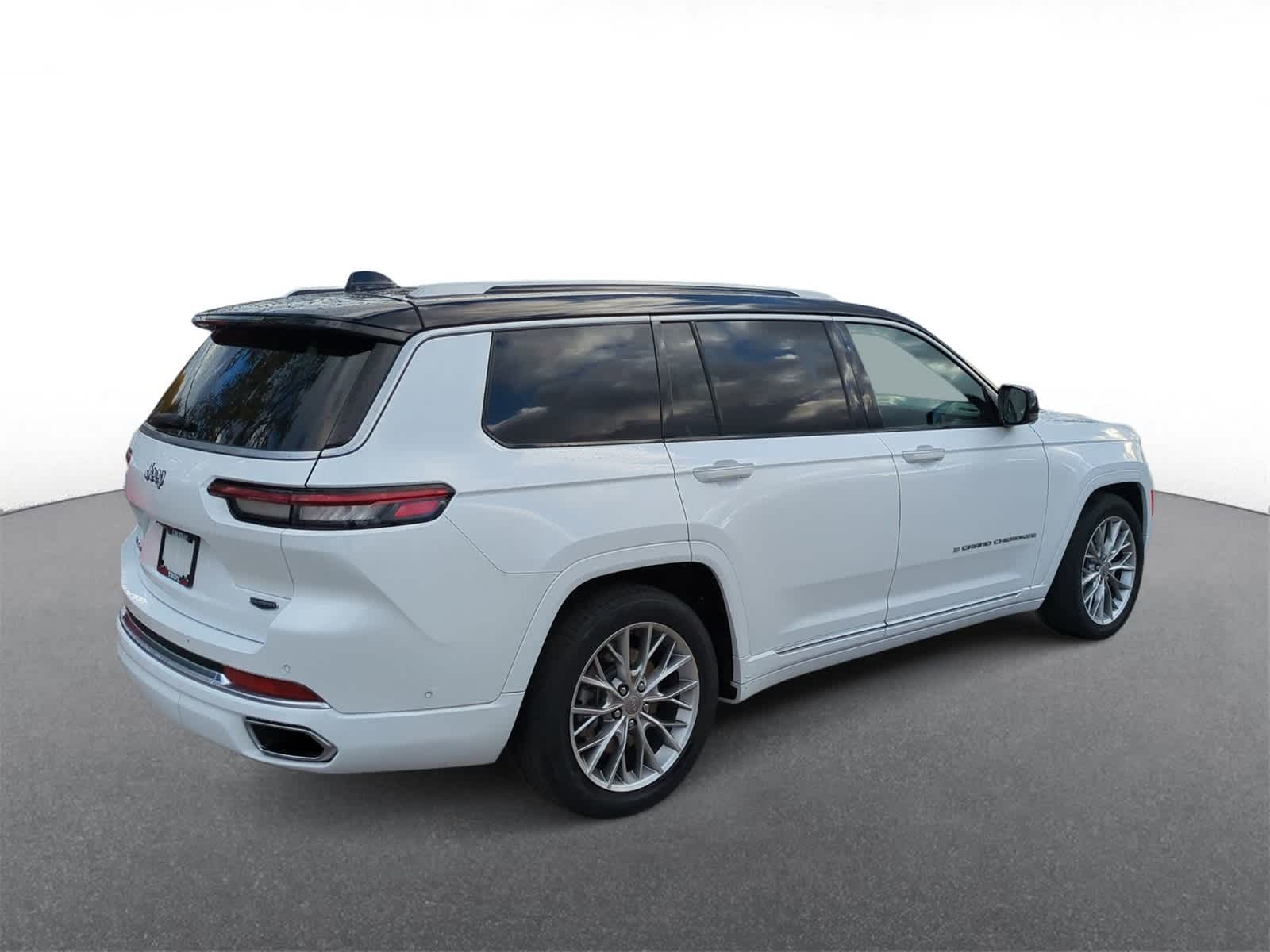 Thumbnail: 2022 Jeep Grand Cherokee L - 8