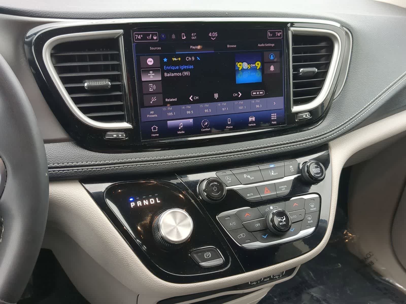 Thumbnail: 2023 Chrysler Pacifica - 27