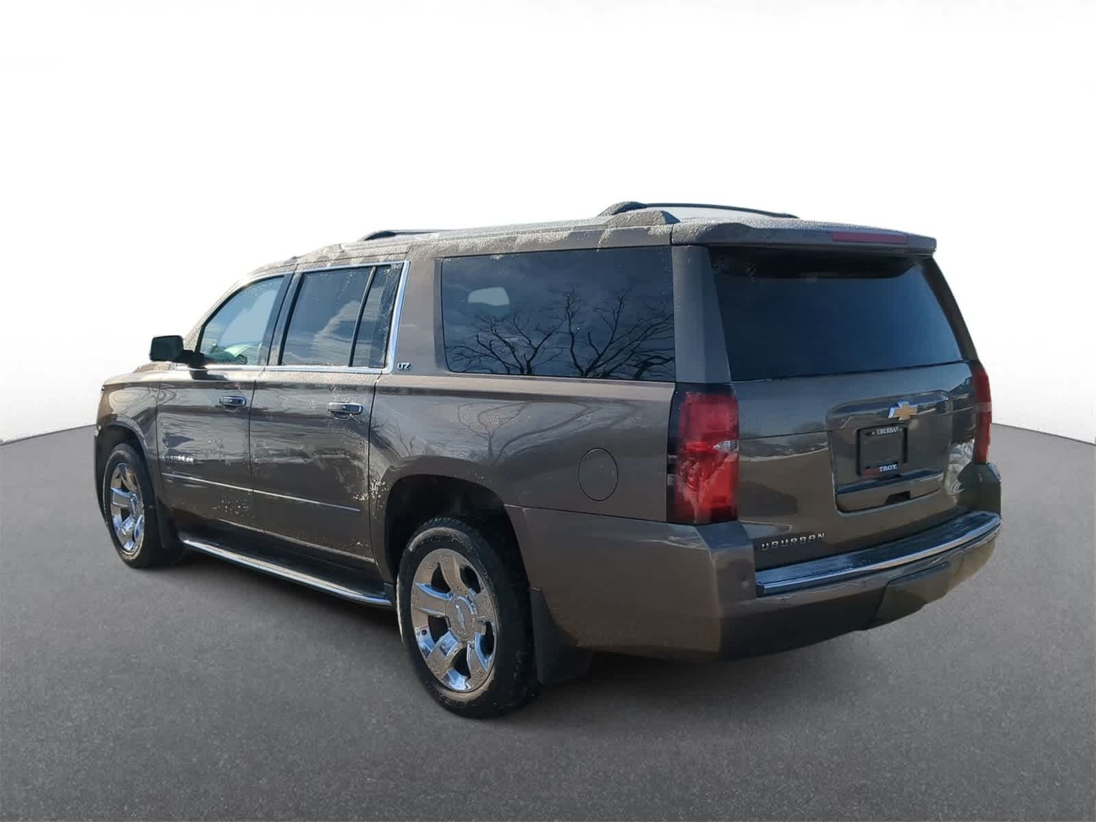 Thumbnail: 2016 Chevrolet Suburban - 6
