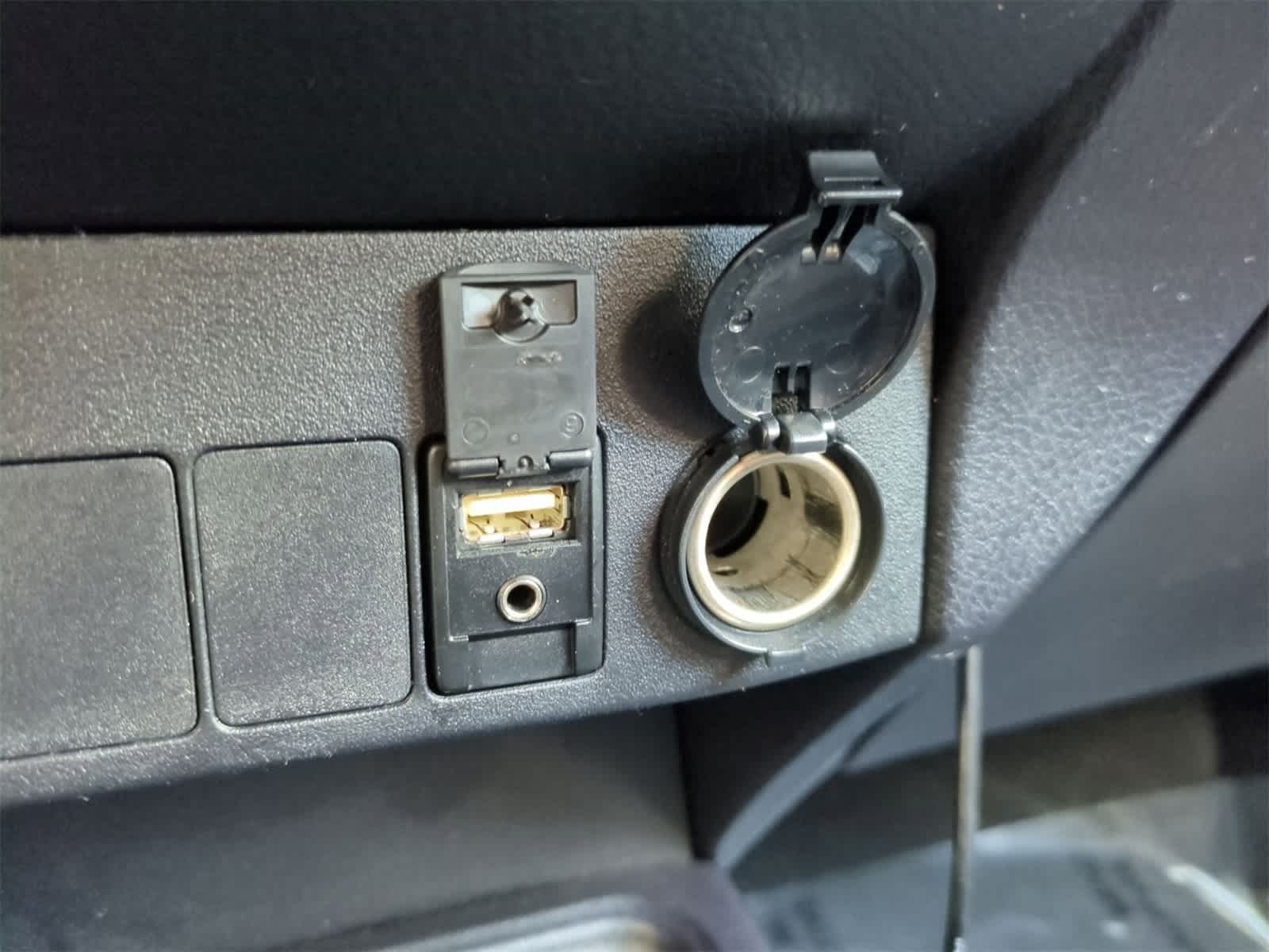 Thumbnail: 2015 Toyota RAV4 - 29