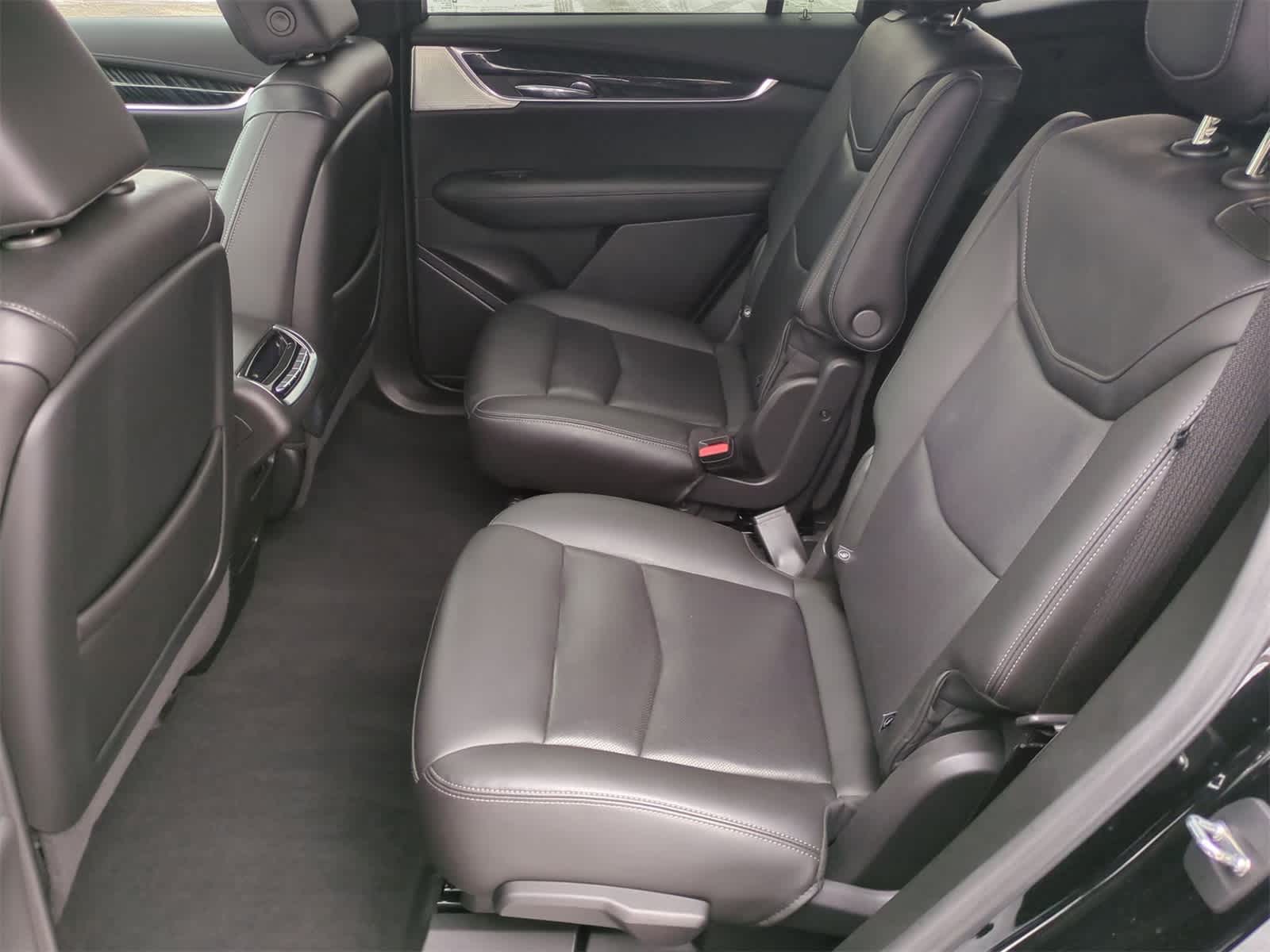 Thumbnail: 2023 Cadillac XT6 - 20