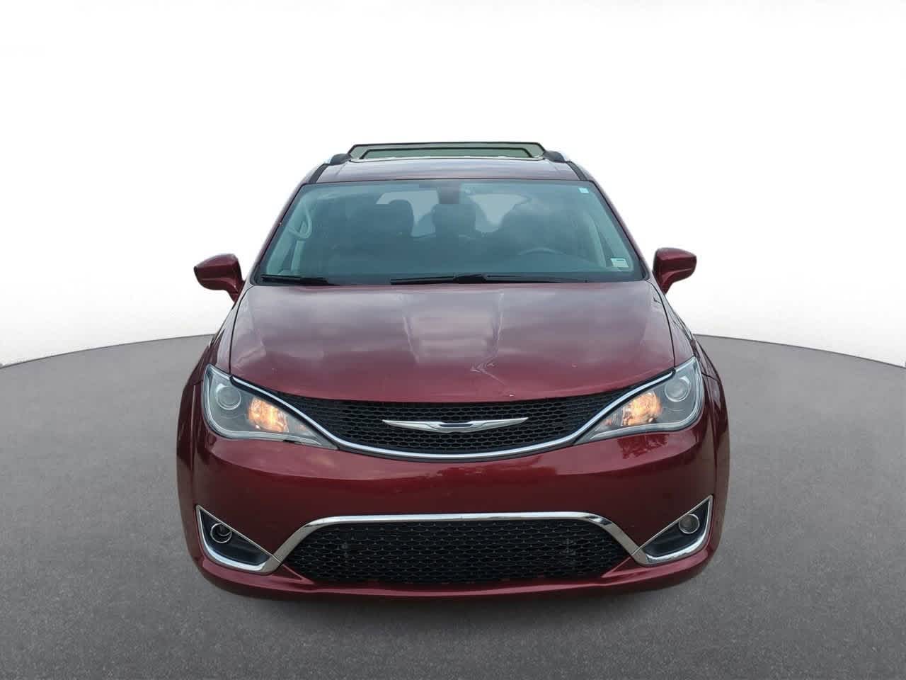 Thumbnail: 2018 Chrysler Pacifica - 3