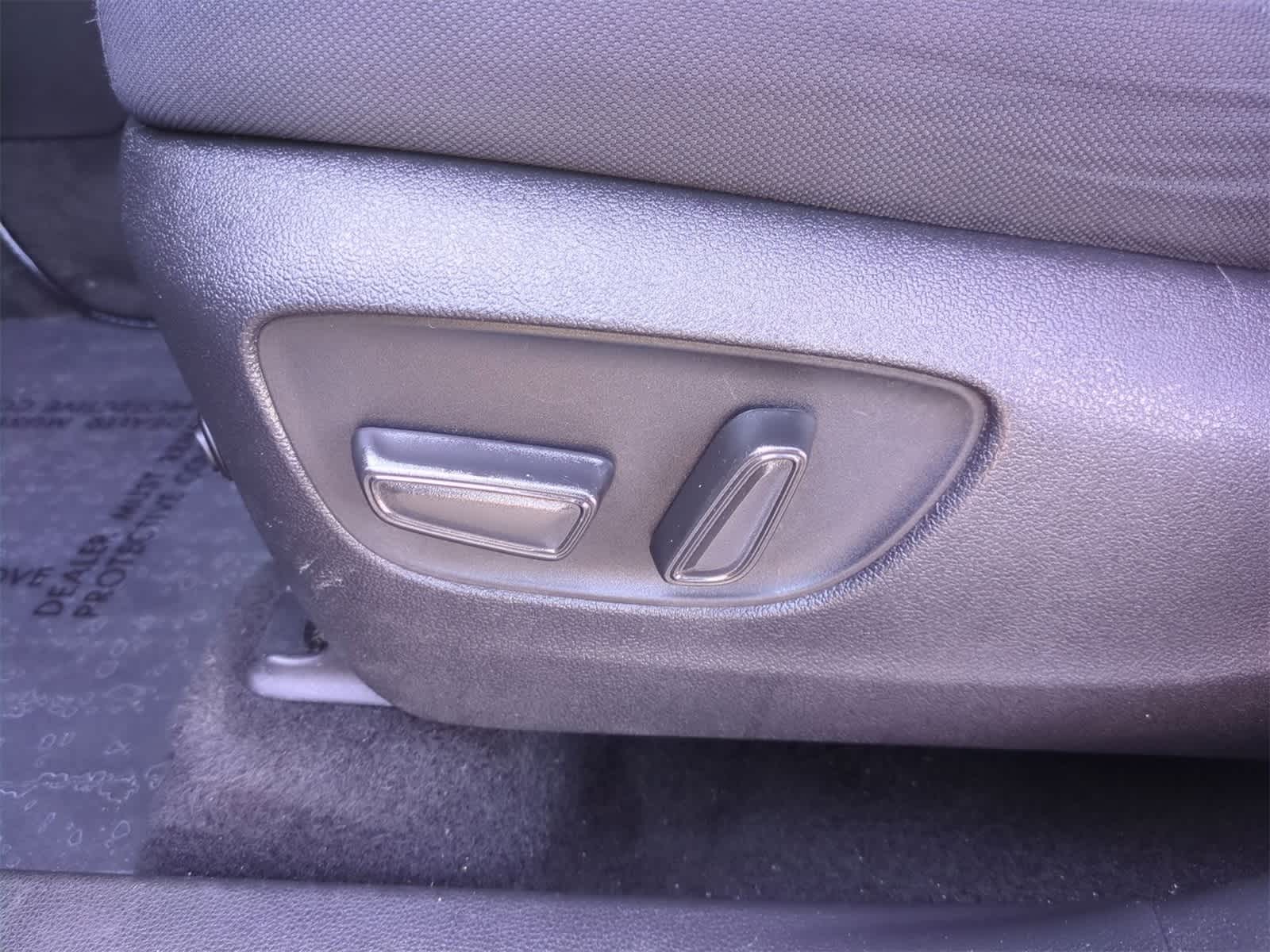 Thumbnail: 2022 Toyota Highlander - 17