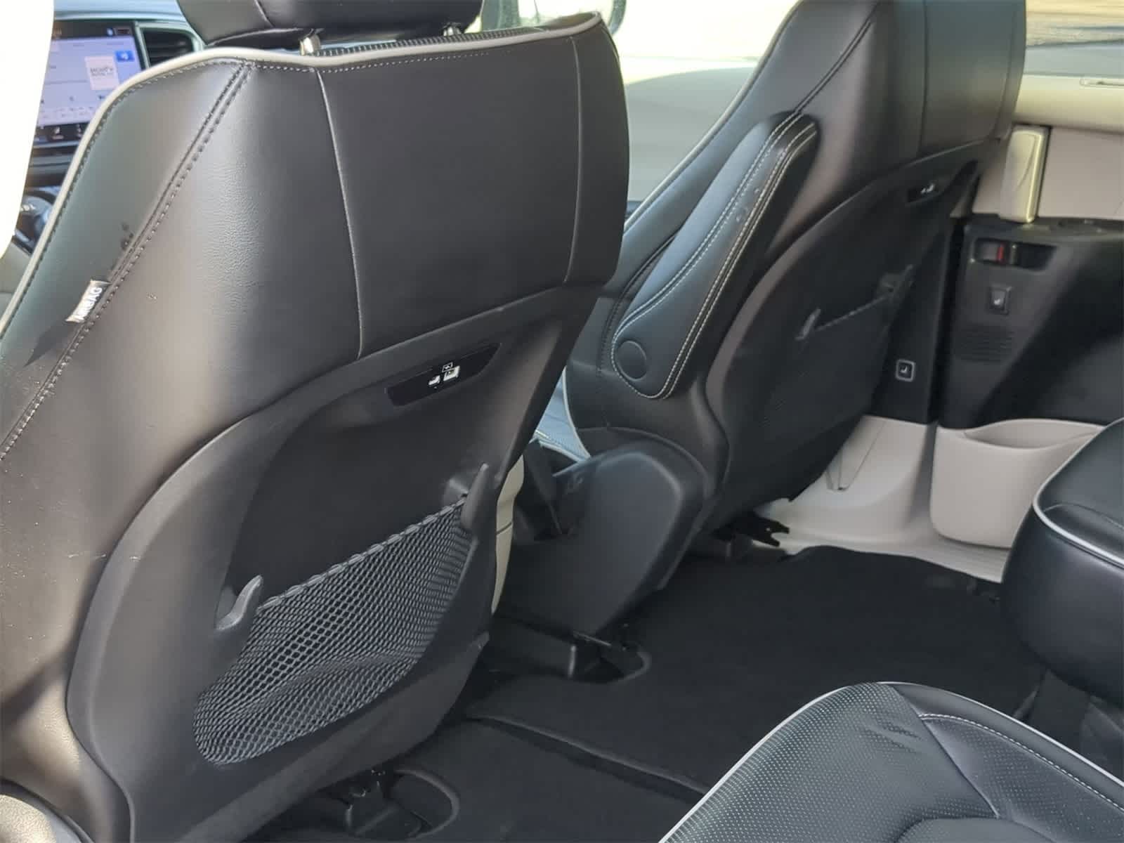 Thumbnail: 2023 Chrysler Pacifica - 25