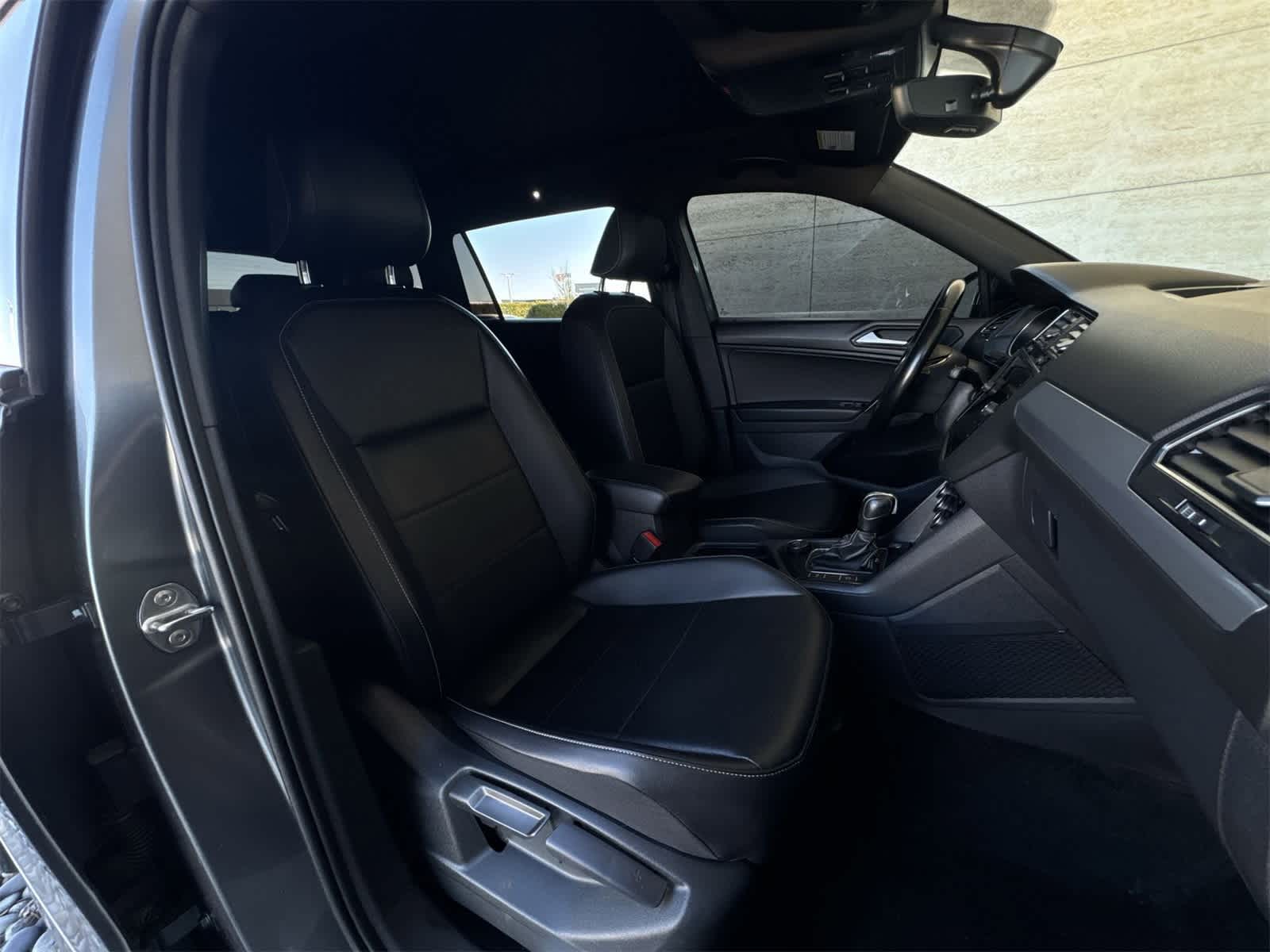 Thumbnail: 2021 Volkswagen Tiguan - 23