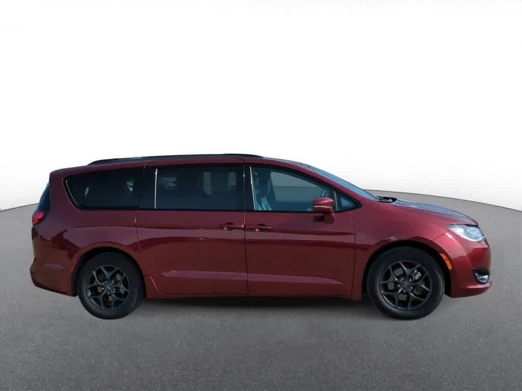 Thumbnail: 2019 Chrysler Pacifica - 9