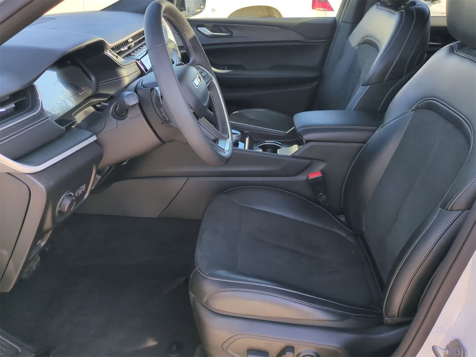 Thumbnail: 2023 Jeep Grand Cherokee L - 16