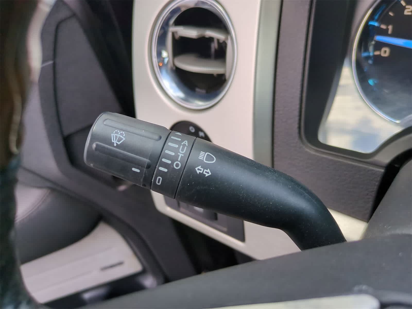 2013 Ford F-150 Platinum 24