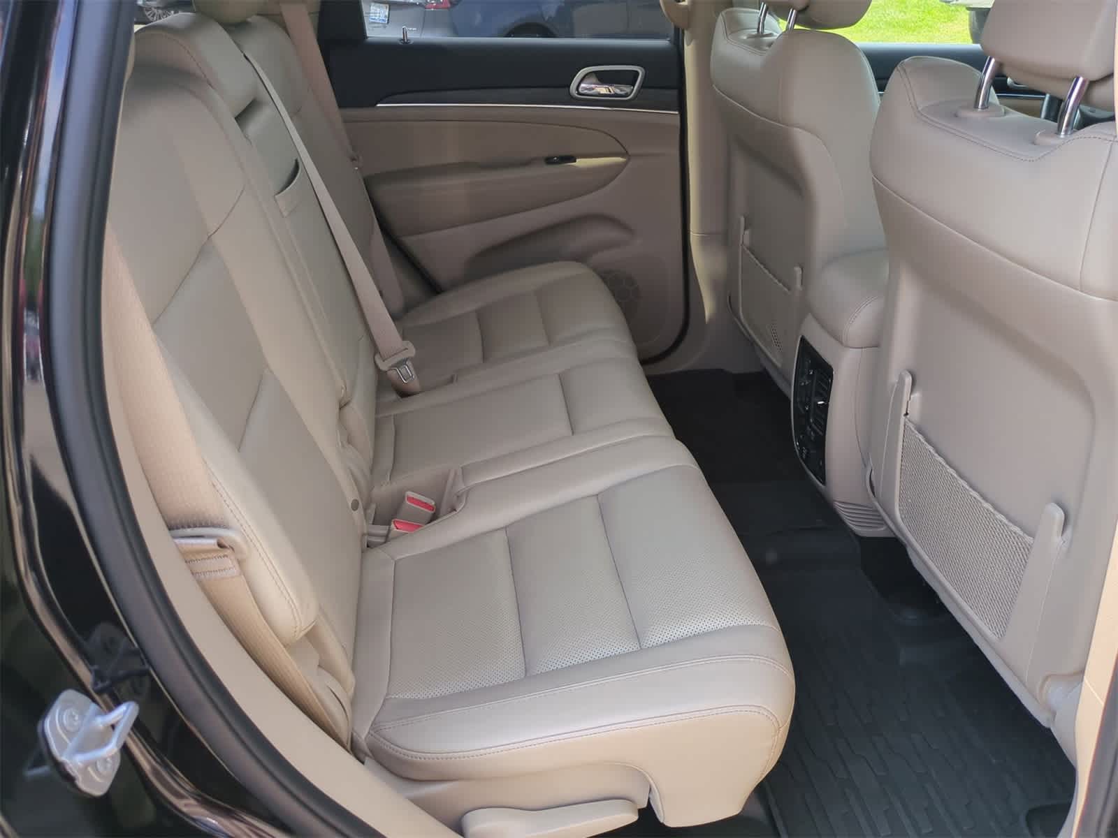 Thumbnail: 2021 Jeep Grand Cherokee - 18