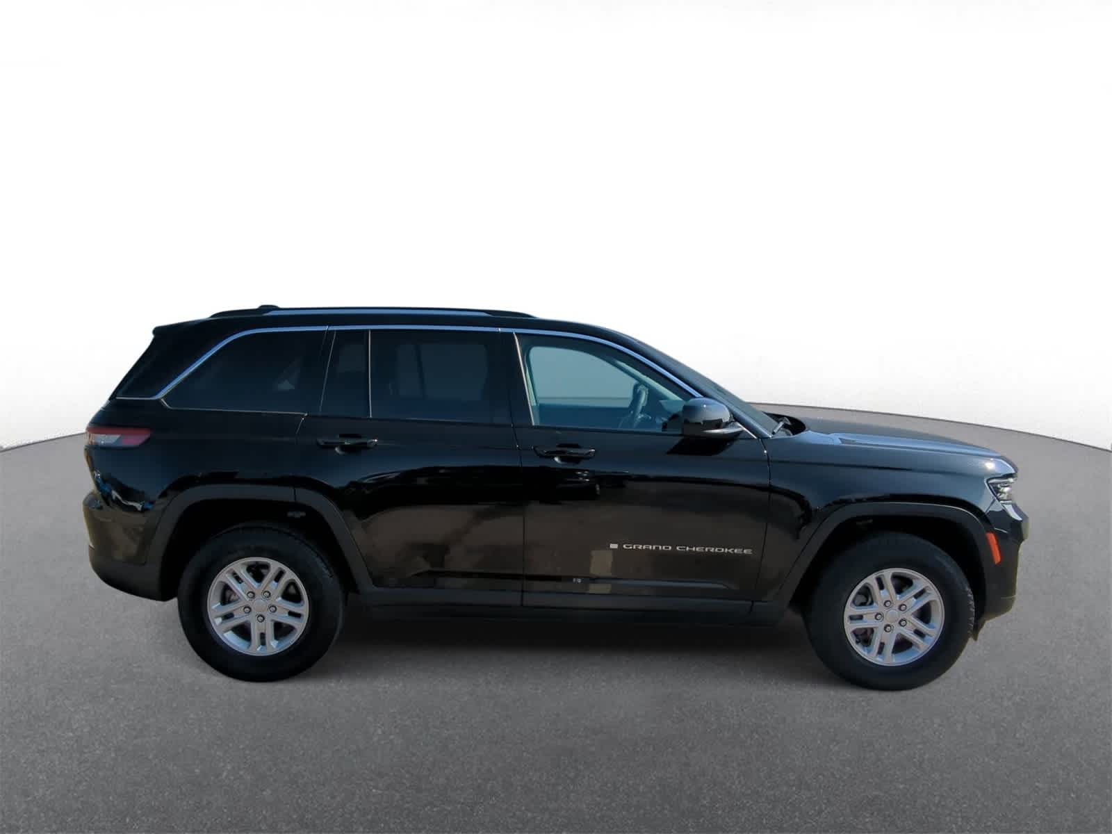 Thumbnail: 2023 Jeep Grand Cherokee - 9