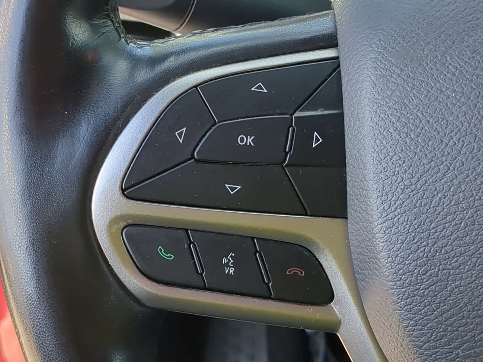 Thumbnail: 2020 Jeep Cherokee - 23