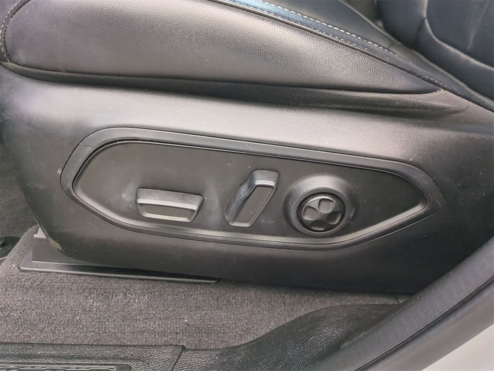 Thumbnail: 2022 Jeep Grand Cherokee L - 17