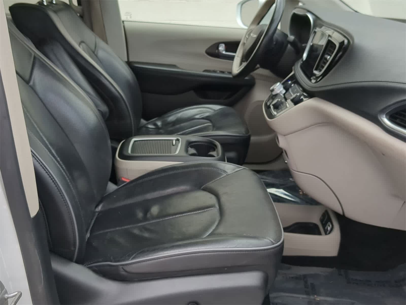 Thumbnail: 2020 Chrysler Pacifica - 30