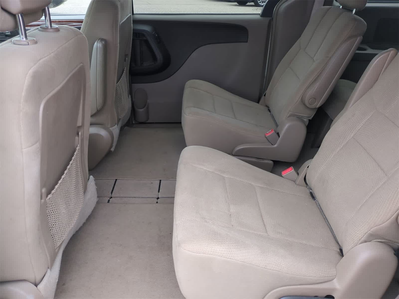 Thumbnail: 2011 Chrysler Town & Country - 16
